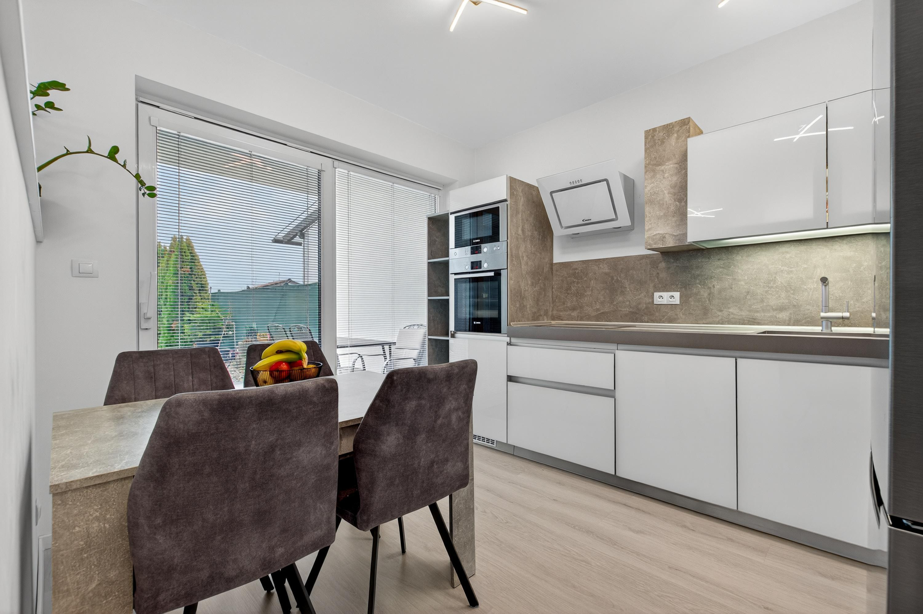 Na predaj 2-izbový byt so záhradkou a vlastným parkovacím miestom