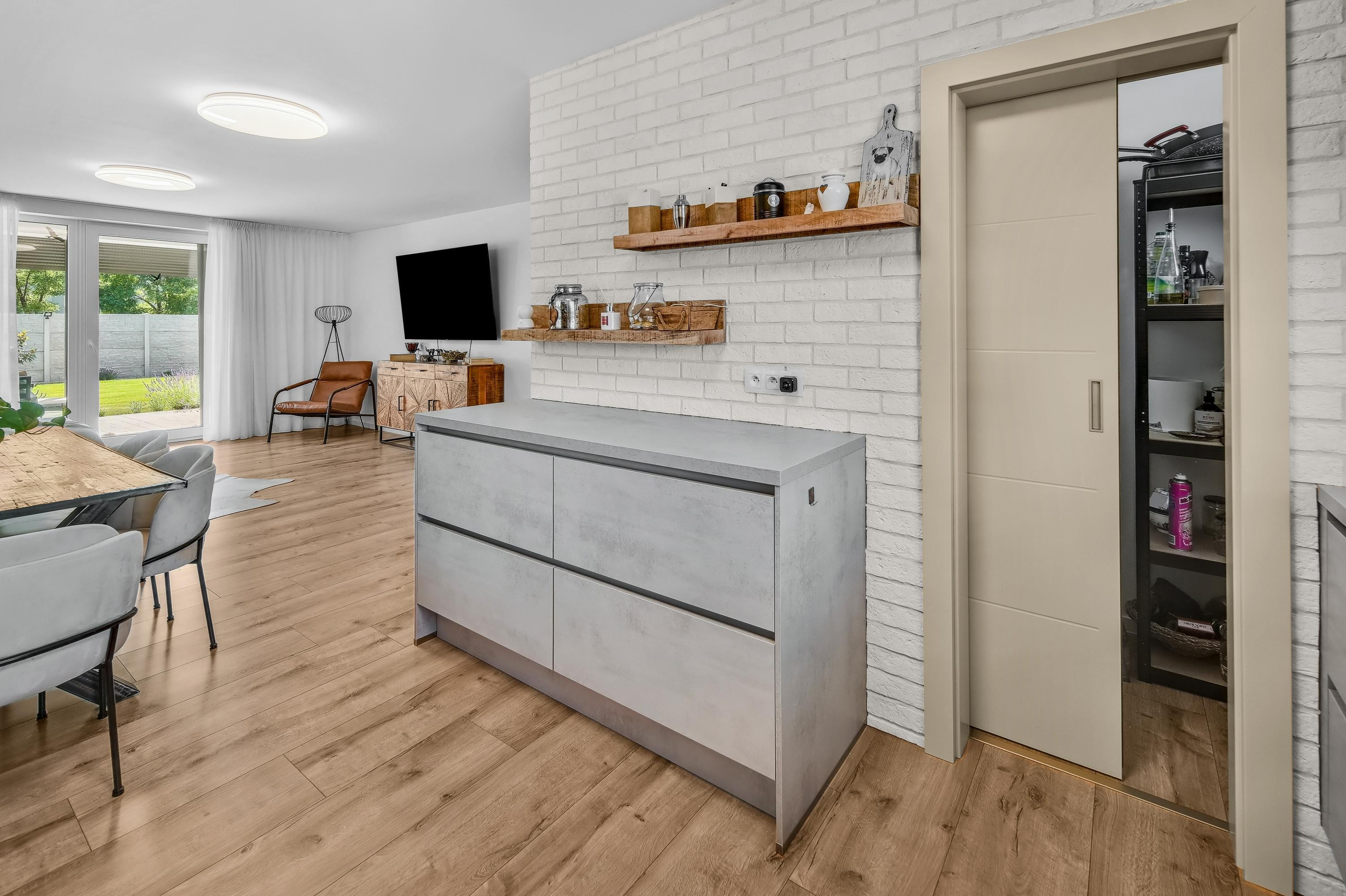 NA PREDAJ unikátny, samostatný 4-iz Rodinný dom priamo v DS