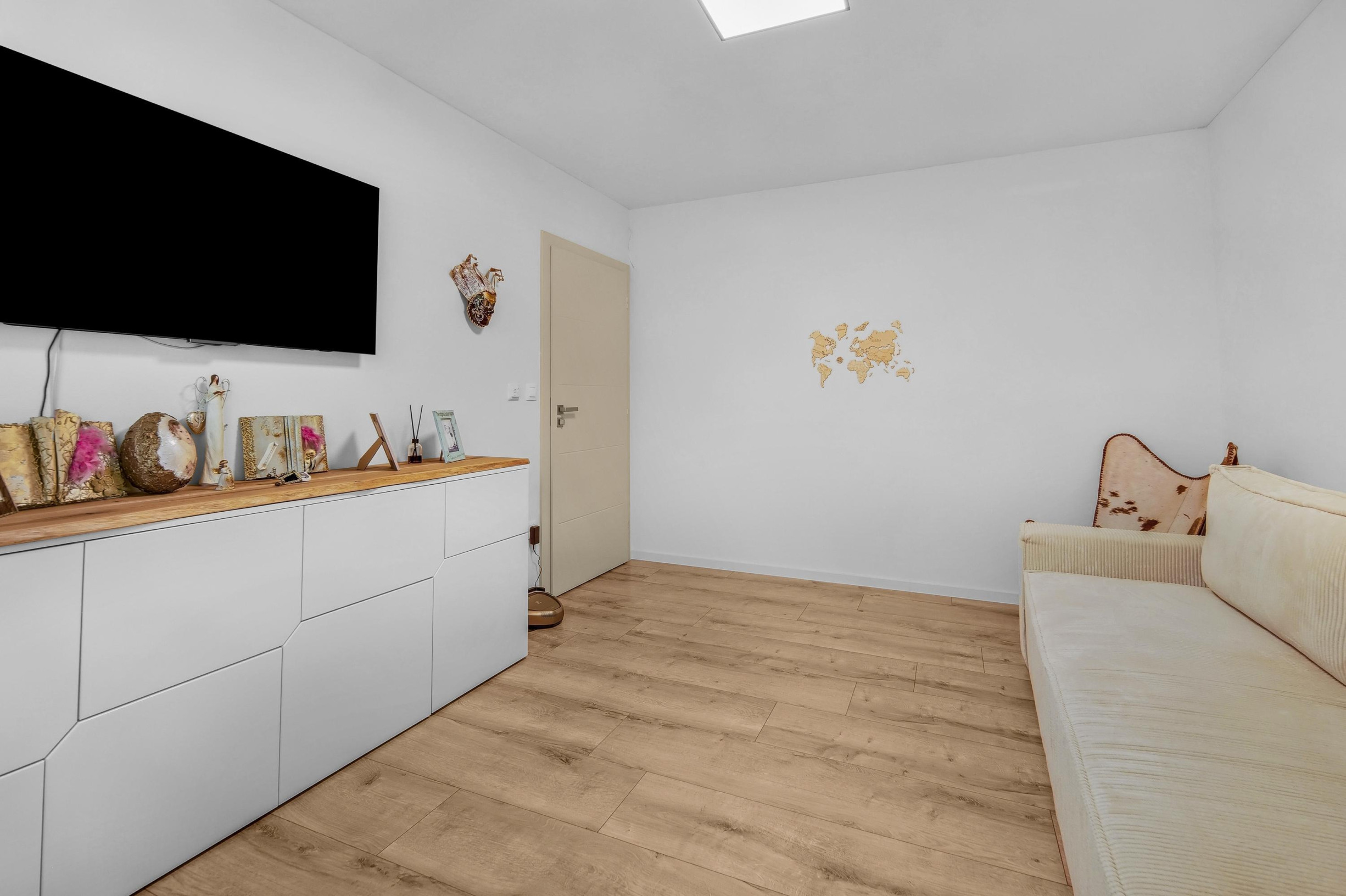 Samostatný 4-izbový moderný bungalov so smart technológiami