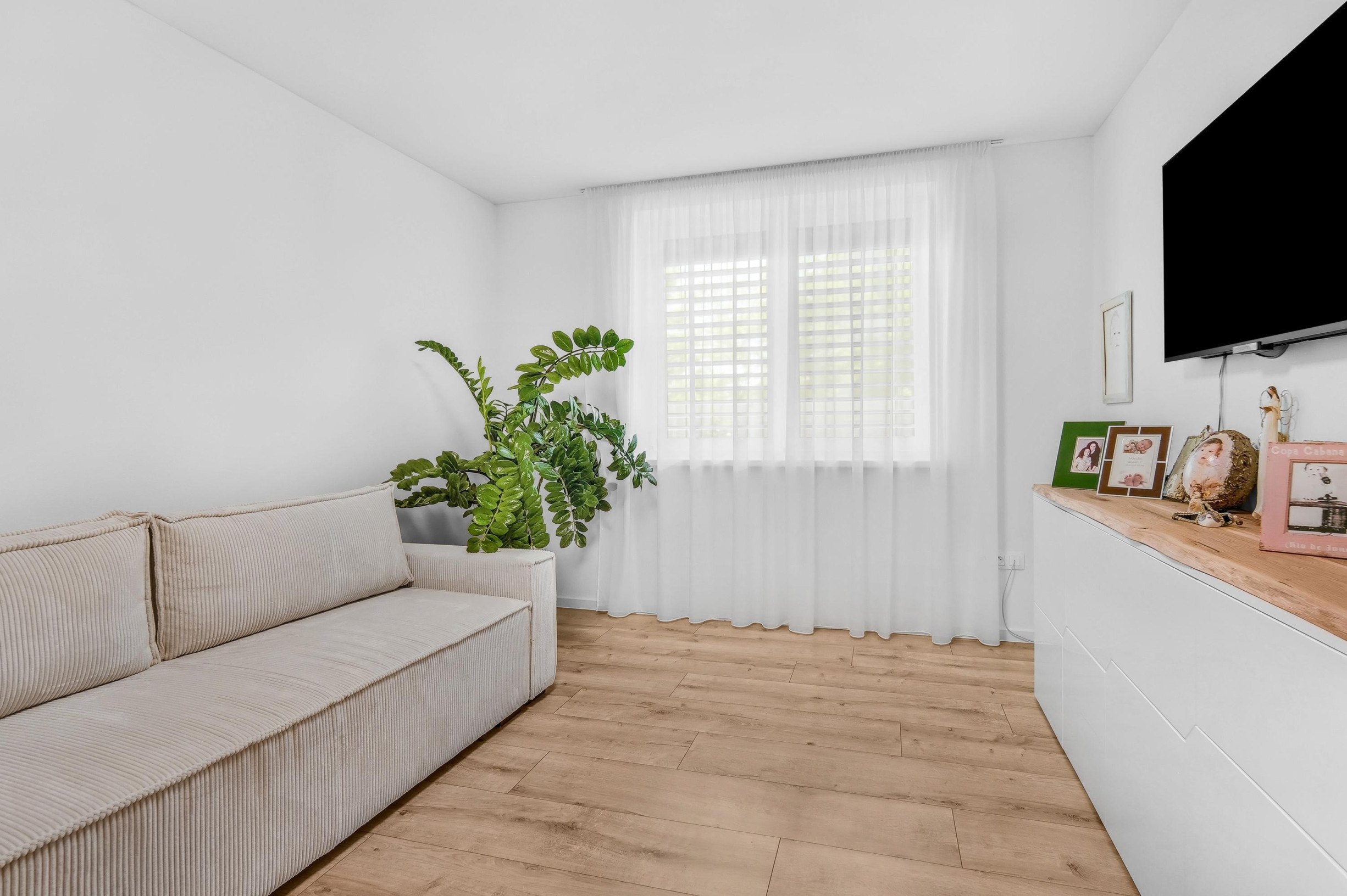 Samostatný 4-izbový moderný bungalov so smart technológiami