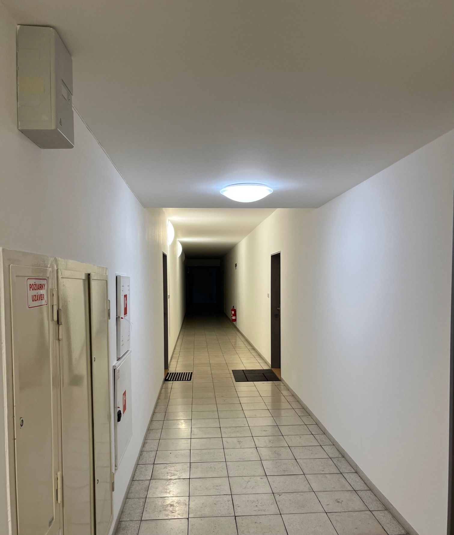 Na PRENÁJOM priestranný 2 izbový byt s veľkou loggiou a parkovaním, 74 m², Tomášikova Bratislava Ružinov