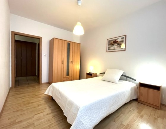 Na PRENÁJOM priestranný 2 izbový byt s veľkou loggiou a parkovaním, 74 m², Tomášikova Bratislava Ružinov