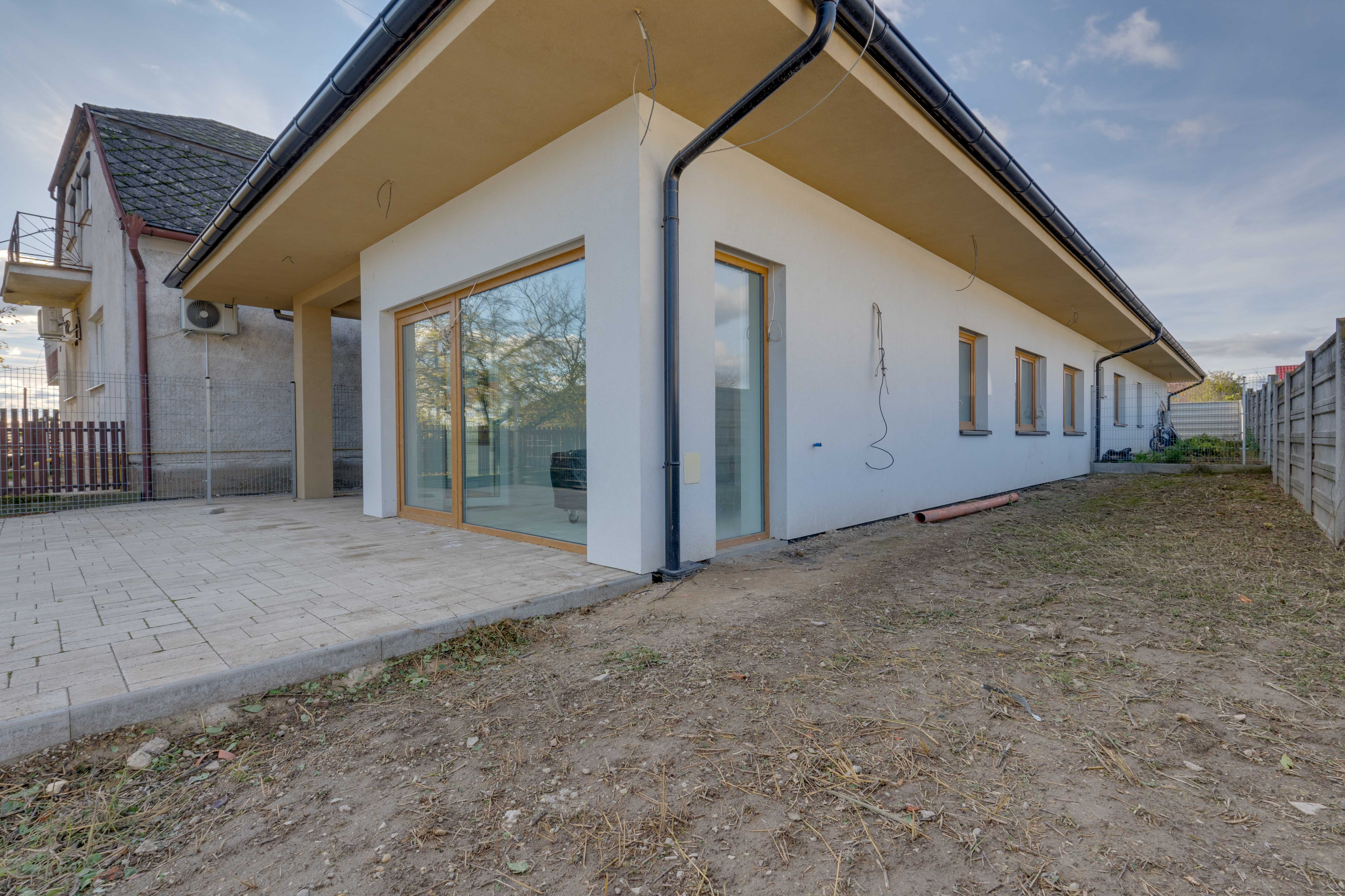 3-izbový byt v štádiu holobytu na predaj – Veľký Grob, 81 m², terasa, pozemok, parkovanie