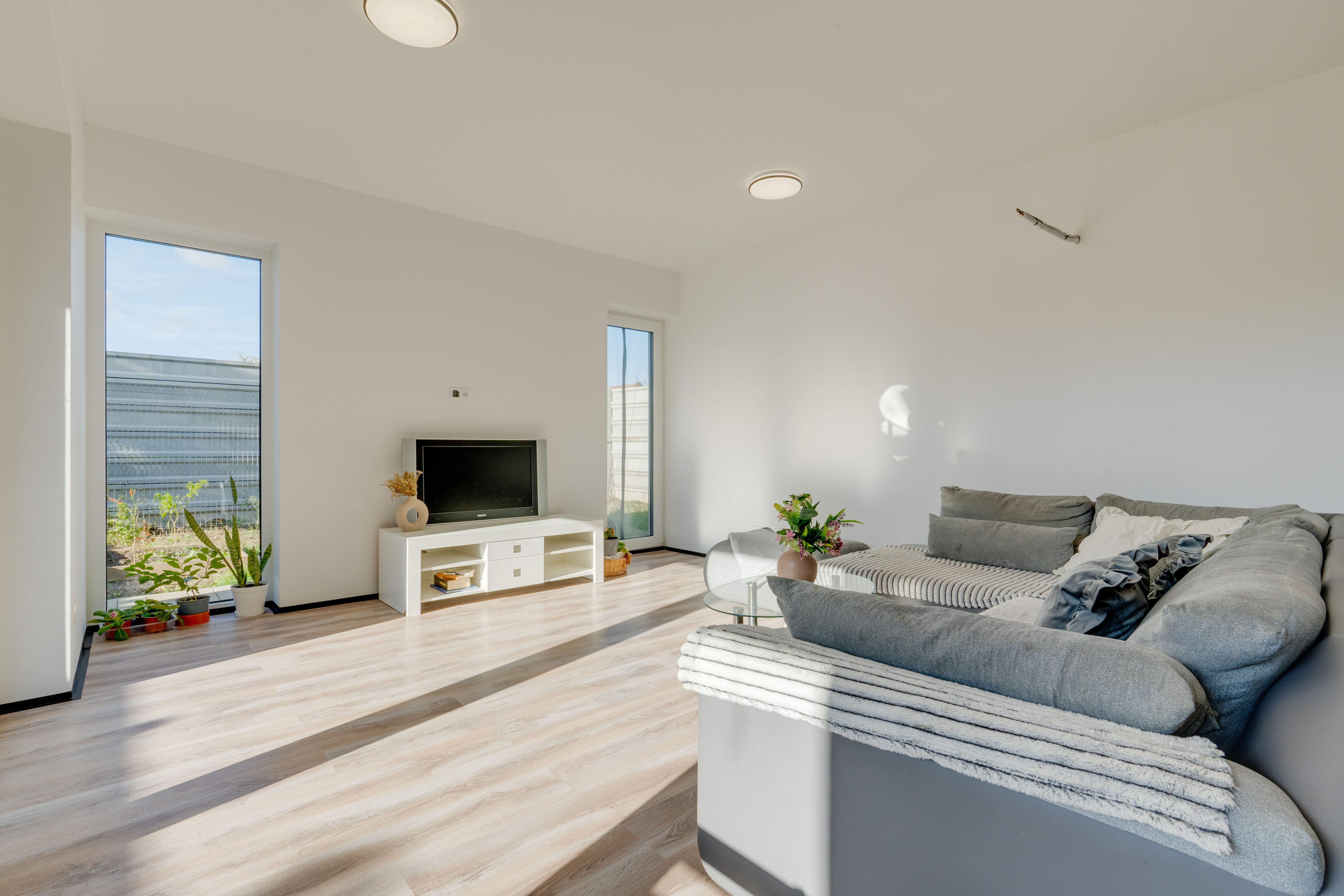 Praktický 3-izbový byt na predaj – Veľký Grob, 89 m², terasa, pozemok, parkovanie