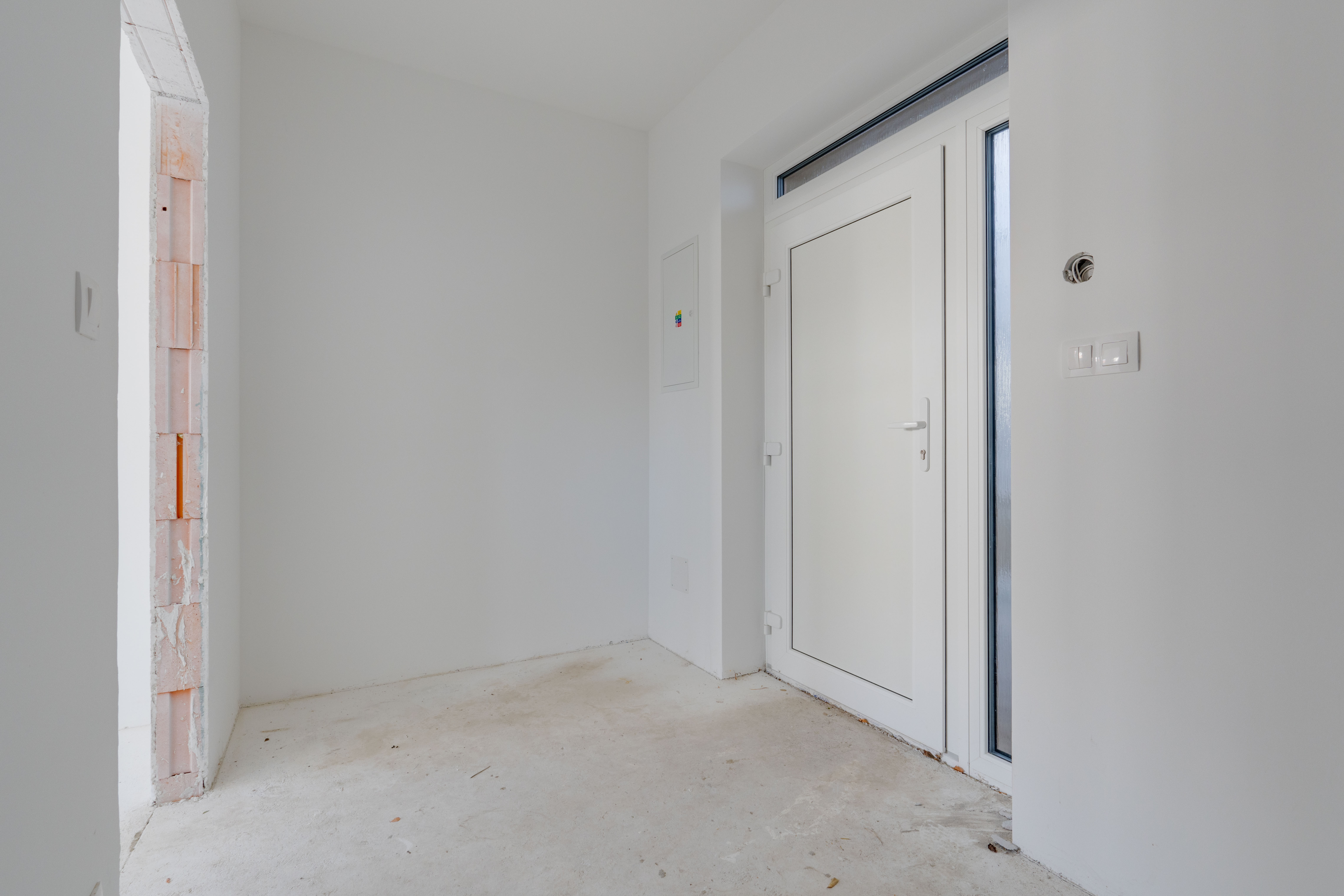 3-izbový byt v štádiu holobytu na predaj – Veľký Grob, 81 m², terasa, pozemok, parkovanie