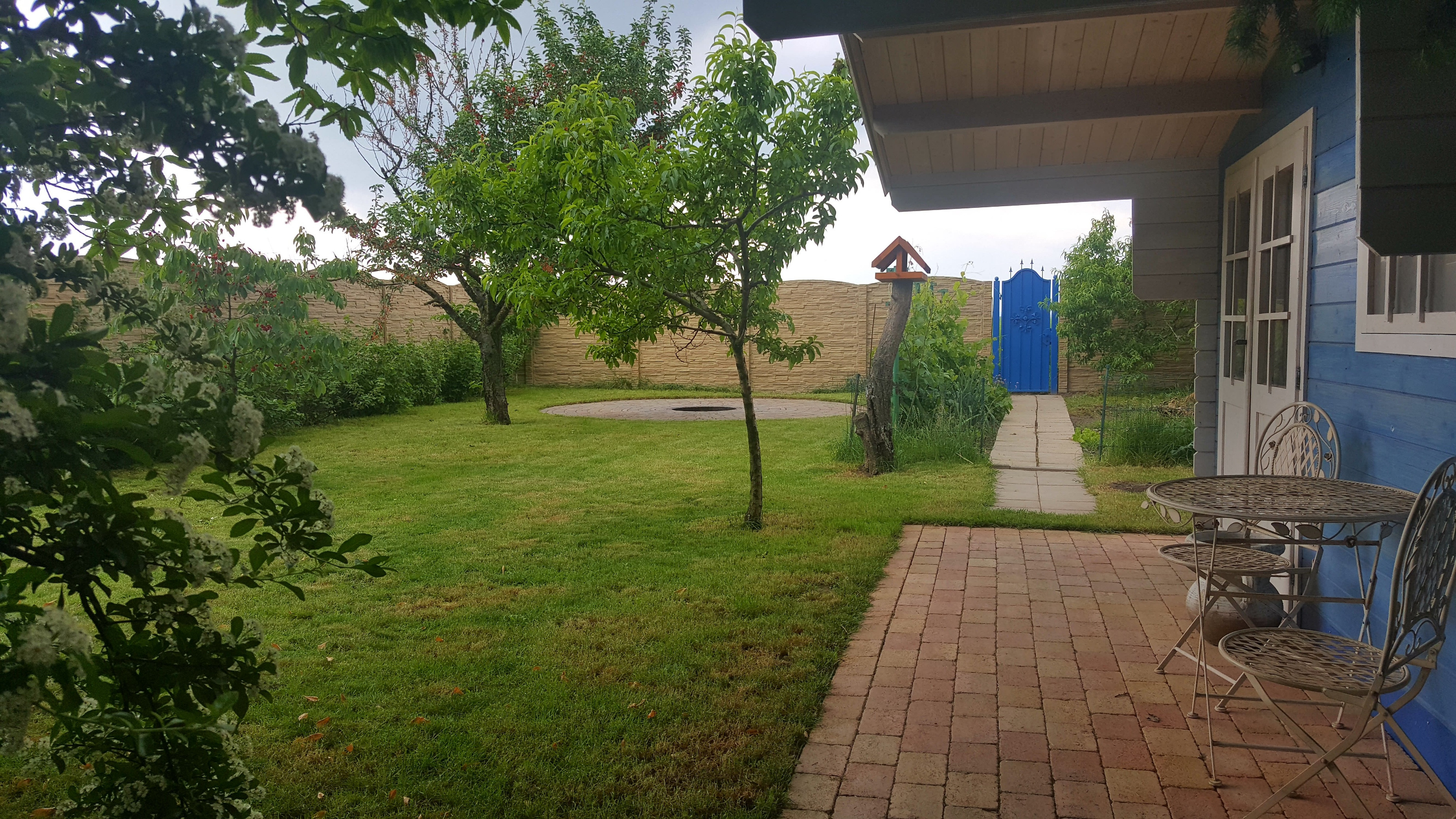 Tomášov, okr. Senec - NA PREDAJ samostatne stojací, tehlový, dvojpodlažný rodinný dom s priestranným pozemkom, ideálnym na ďalšiu výstavbu.