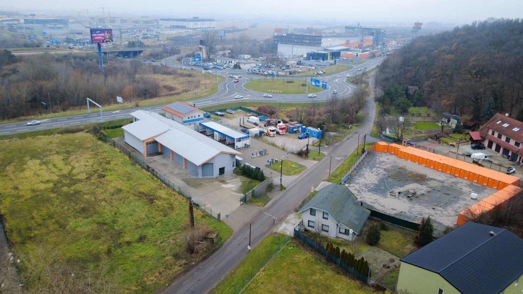 Predaj modernej polyfunkčnej haly s administratívnou budovou, v atraktívnej priemyselnej zóne Bratislava IV – Lamač