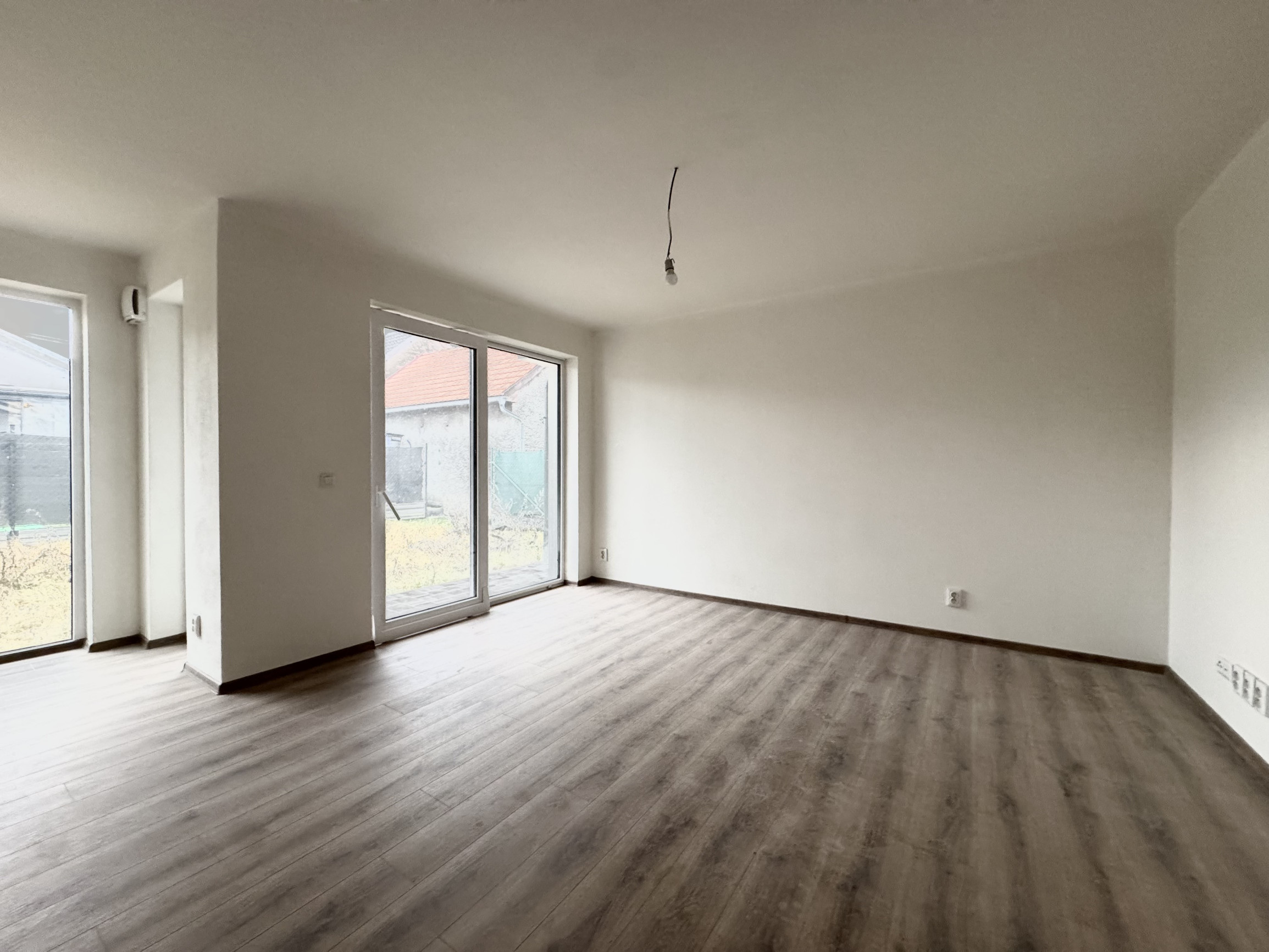 Na predaj moderný 4-izbový bungalov v obci Príbovce - hneď k nasťahovaniu