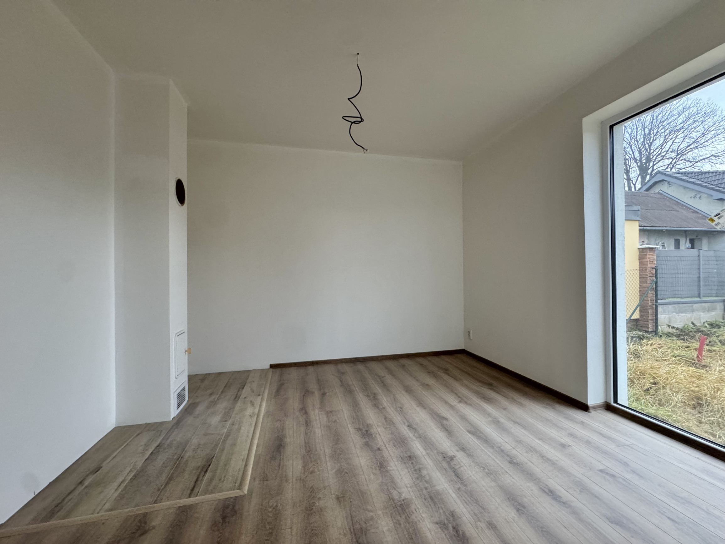 Na predaj moderný 4-izbový bungalov v obci Príbovce - hneď k nasťahovaniu