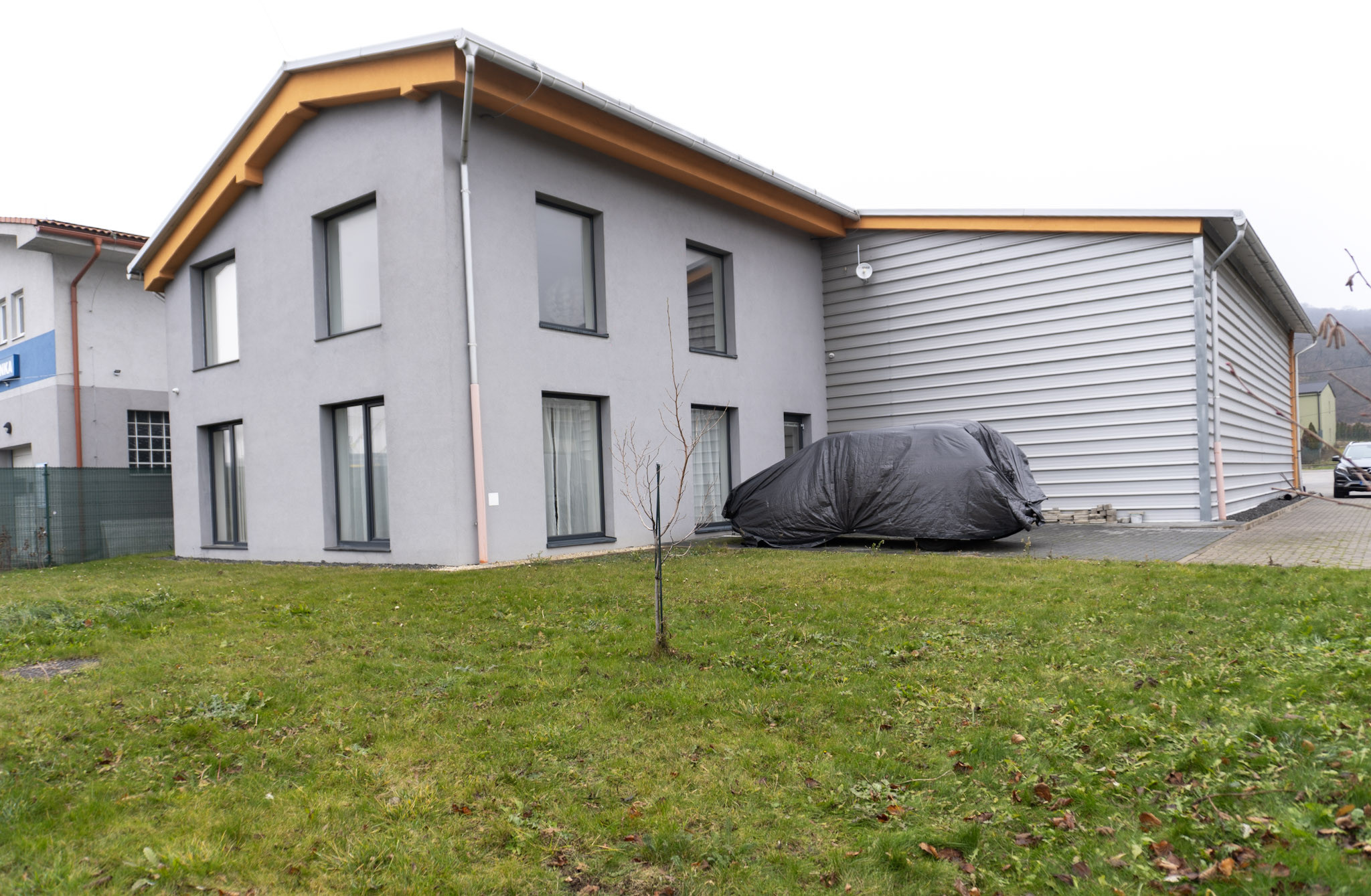 Predaj modernej polyfunkčnej haly s administratívnou budovou, v atraktívnej priemyselnej zóne Bratislava IV – Lamač