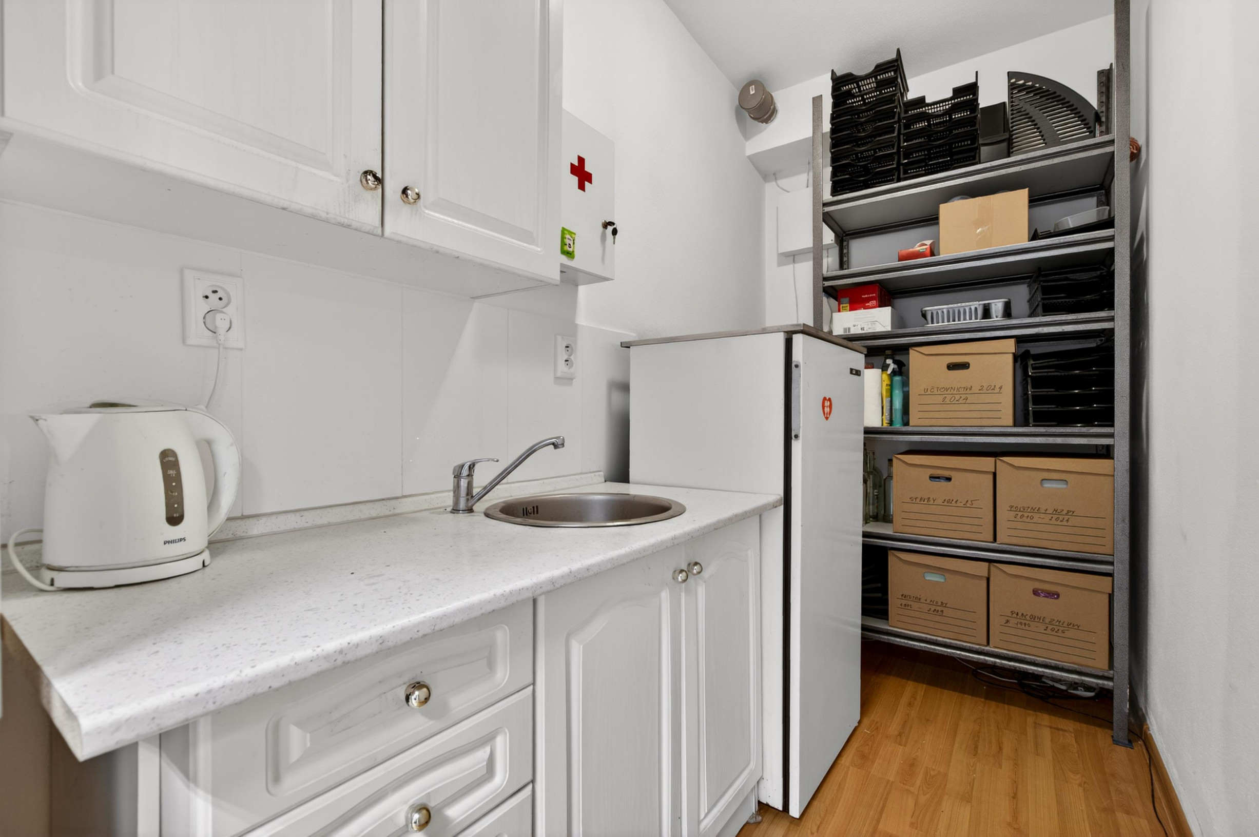 Flexibilný firemný priestor 226 m² – kancelárie, showroom, sklad, parkovanie