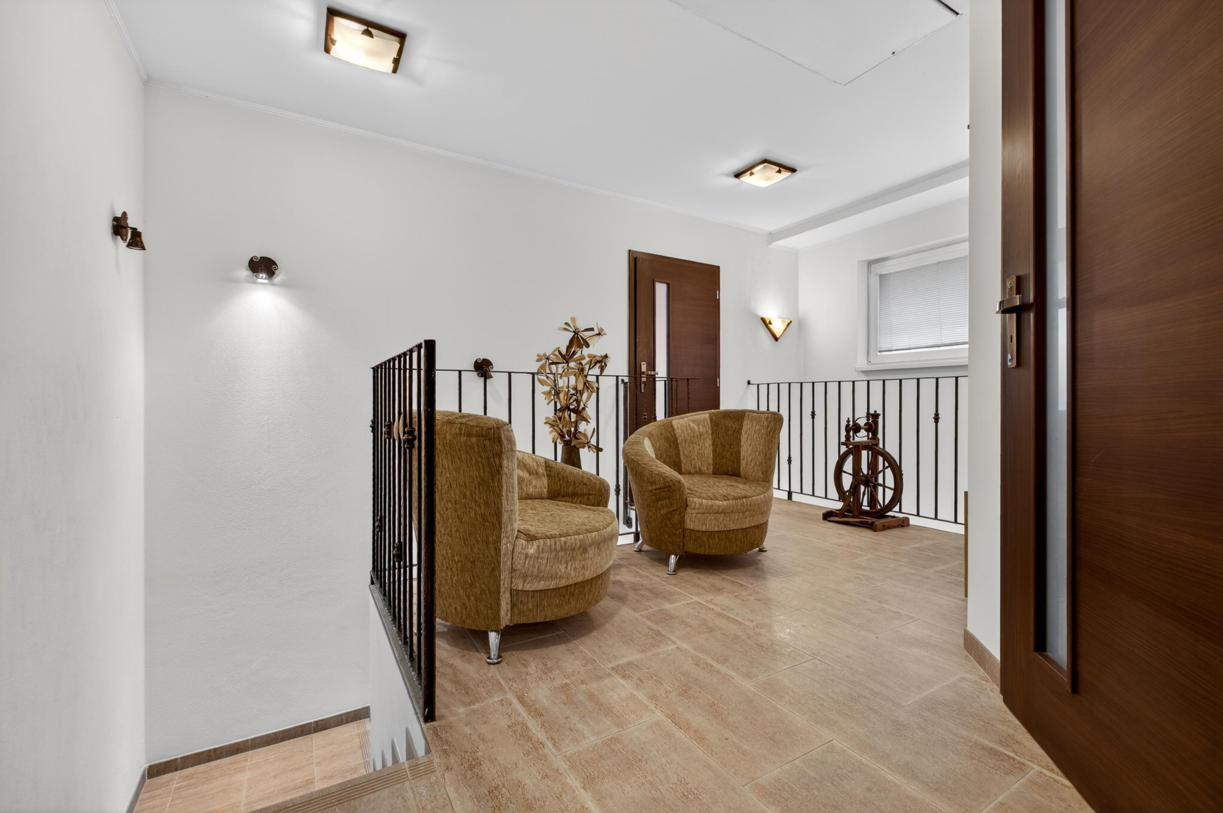 Flexibilný firemný priestor 226 m² – kancelárie, showroom, sklad, parkovanie