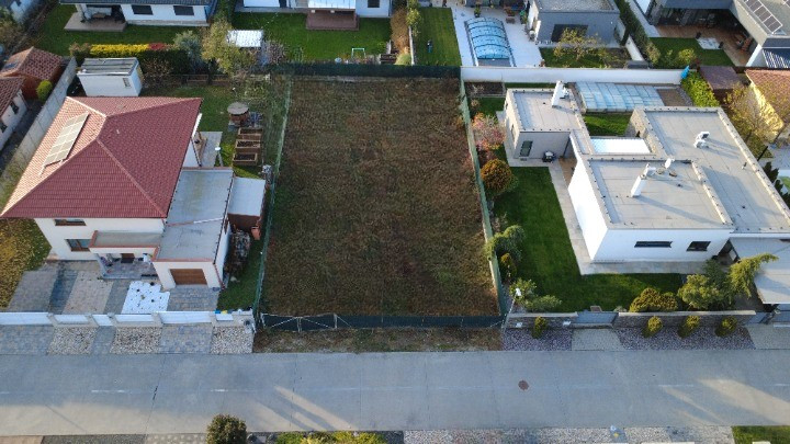 Na predaj pozemok na výstavbu rodinného domu – Ivanka pri Dunaji, časť Farná (okres Senec)