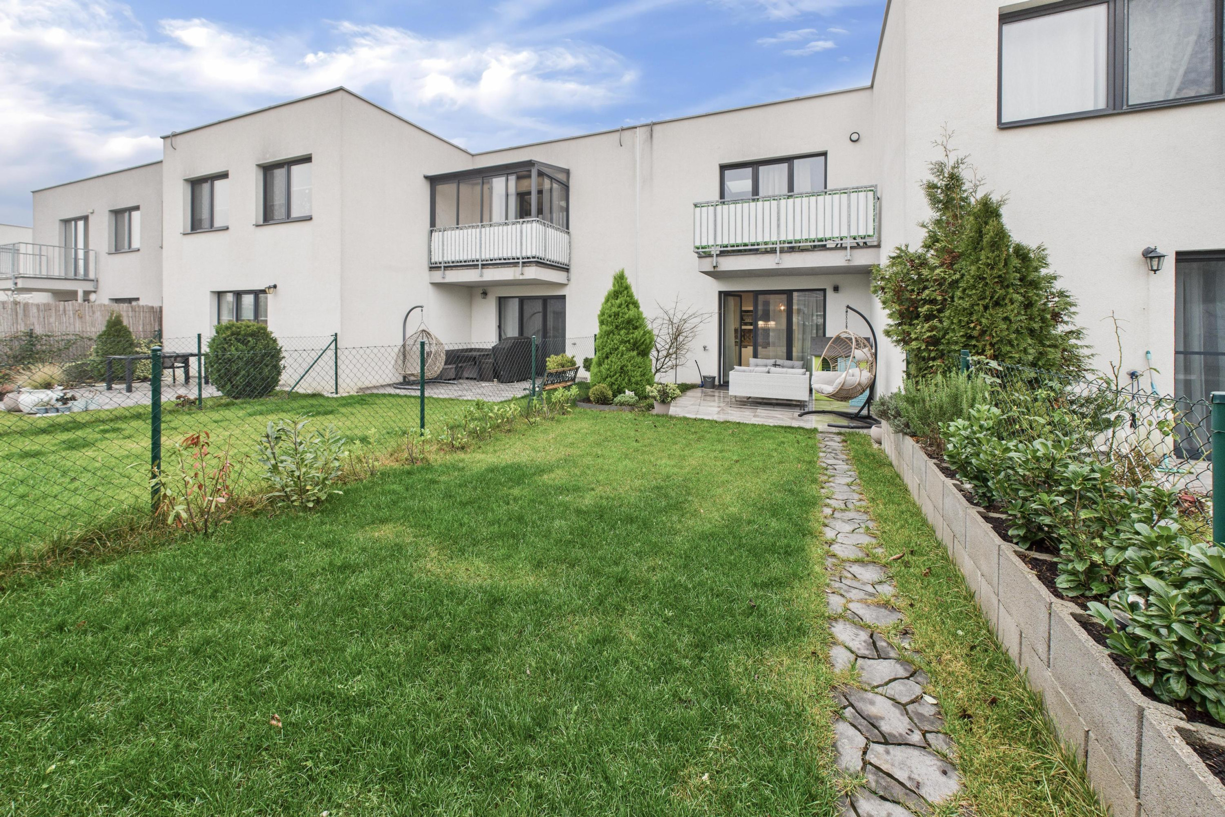 3 izbový byt Bratislava -Rača, 2 parkovacie miesta, záhrada 75 m2