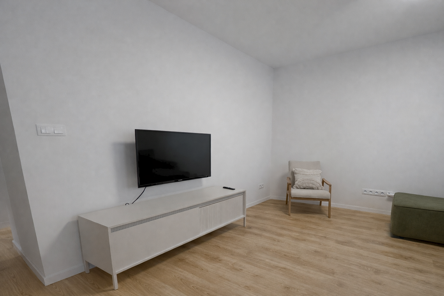 Moderný 2-izbový byt s parkovacím státim v novostavbe na prenájom, Ružinov- Vlčie hrdlo