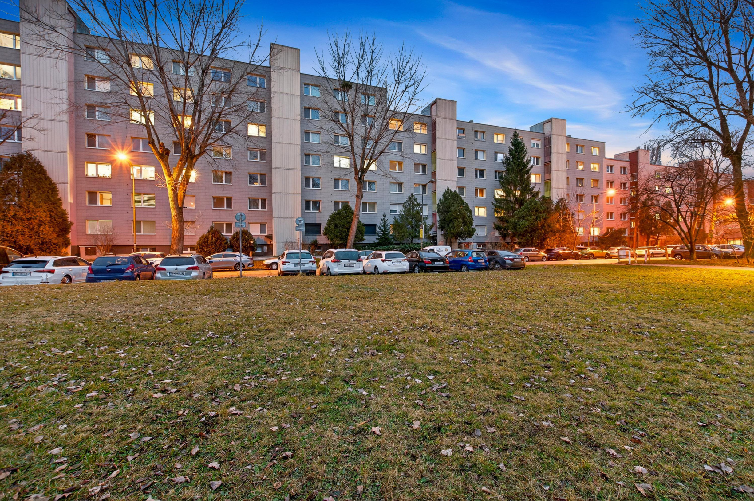 2-izbový byt 54 m² s výťahom, lokalita Petržalka