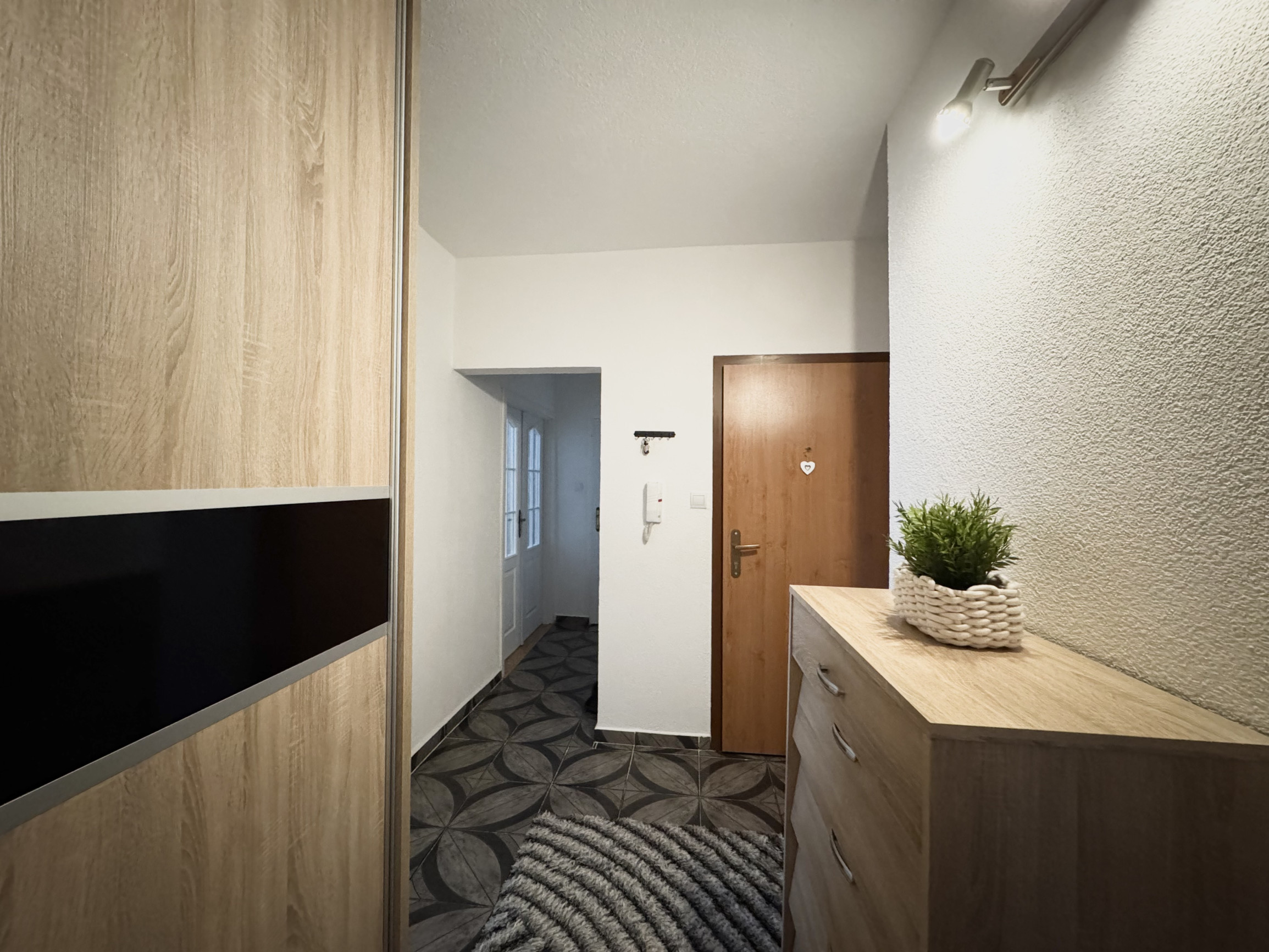 Na prenájom 4-izbový zariadený byt s balkónom v KNM