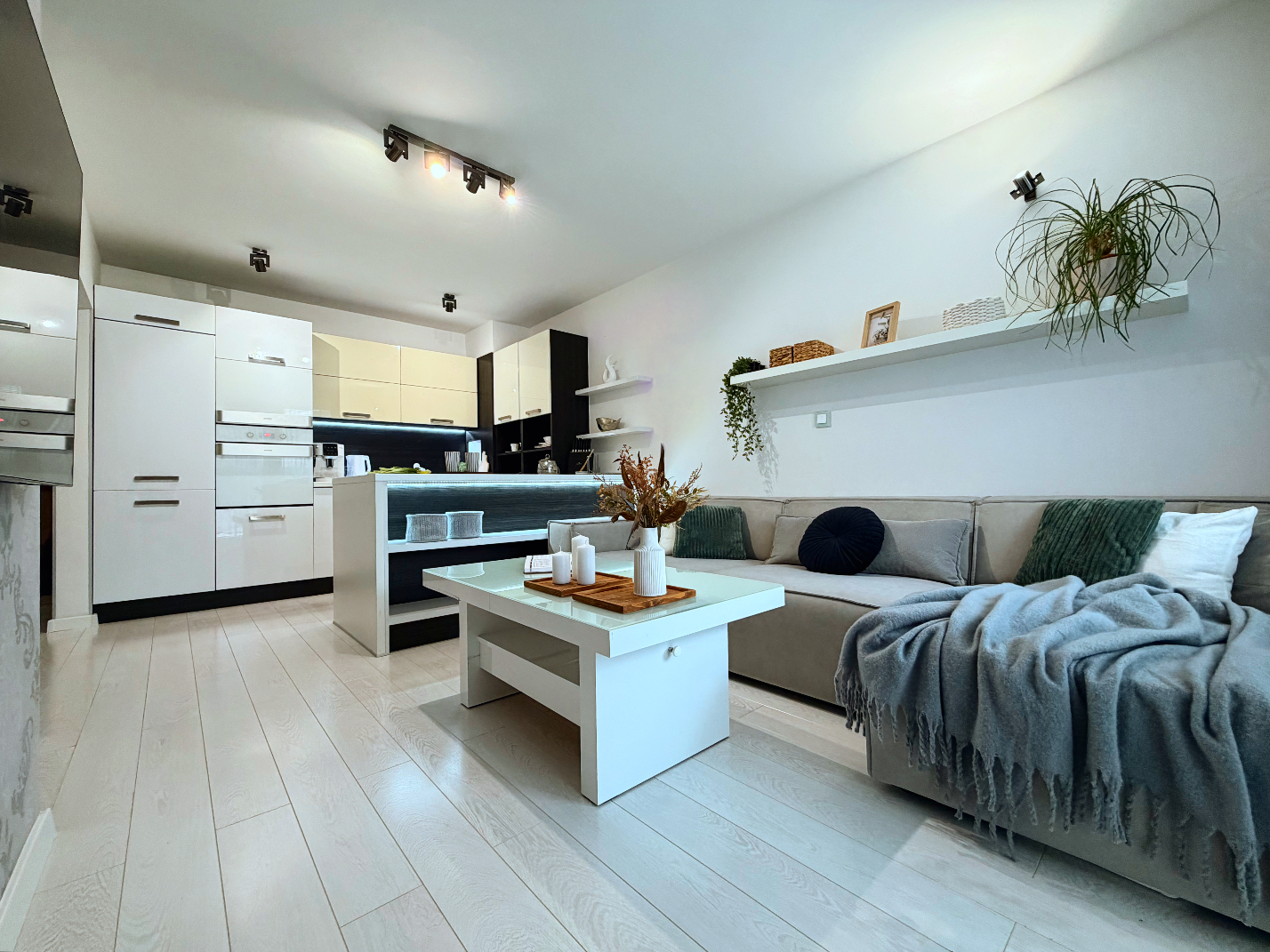 Na predaj pekný 3-izbový byt s predzáhradkou, terasou a park. státim - Martin