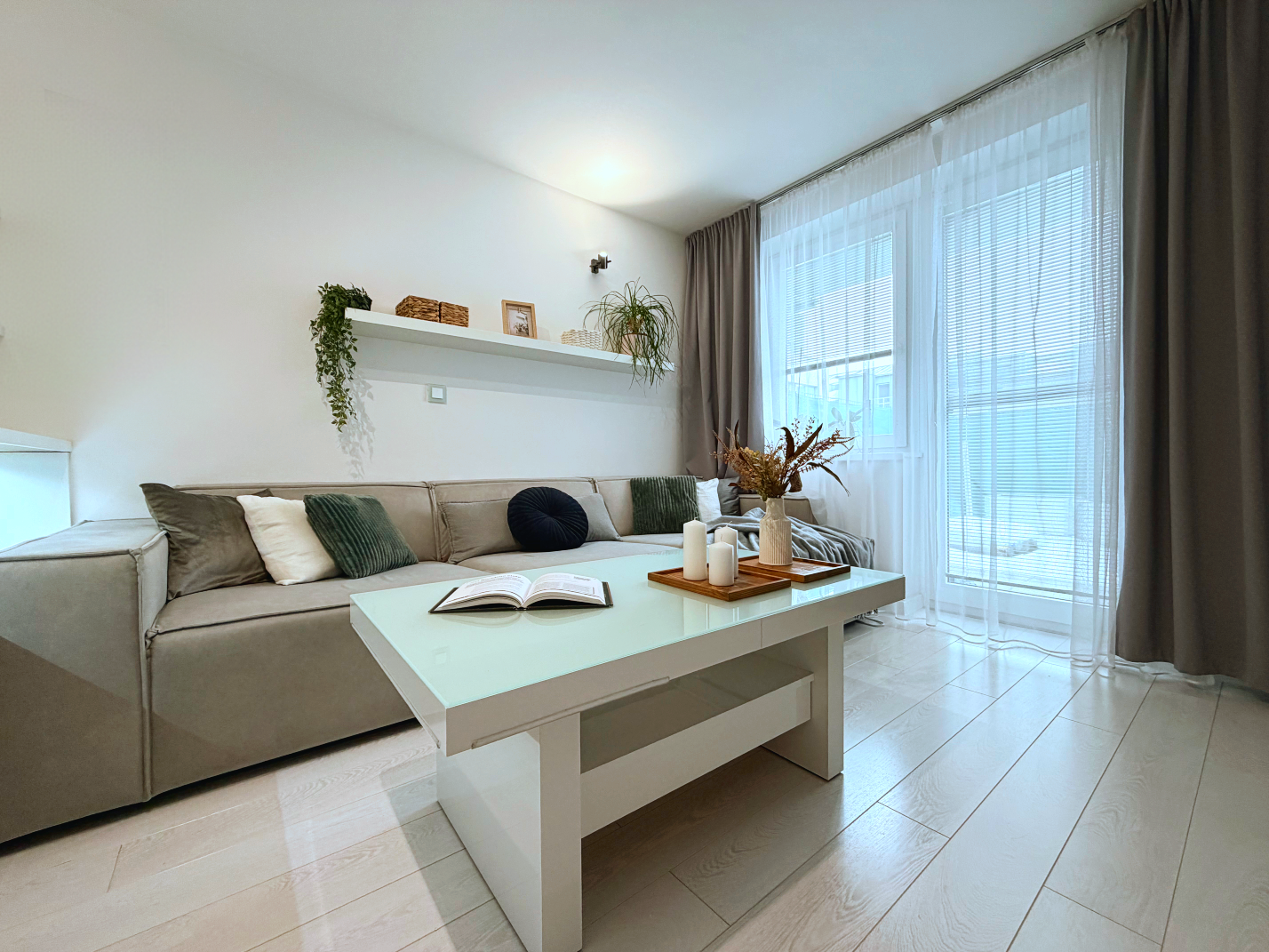 Na predaj pekný 3-izbový byt s predzáhradkou, terasou a park. státim - Martin