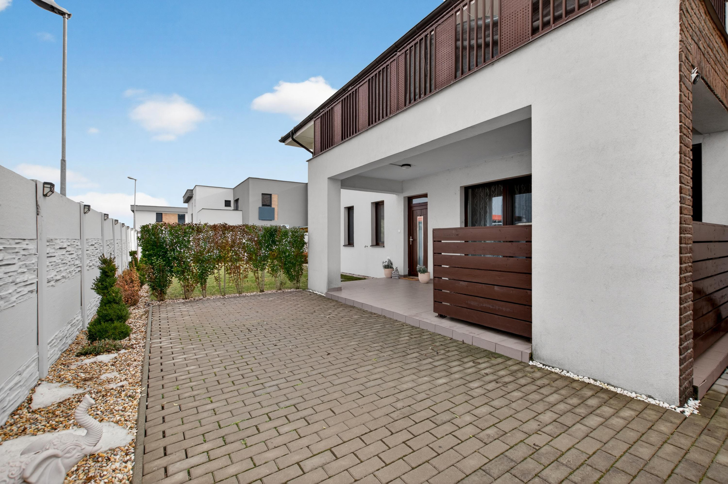 NA PREDAJ zariadený 3iz byt s veľkorysou záhradou a terasou✅