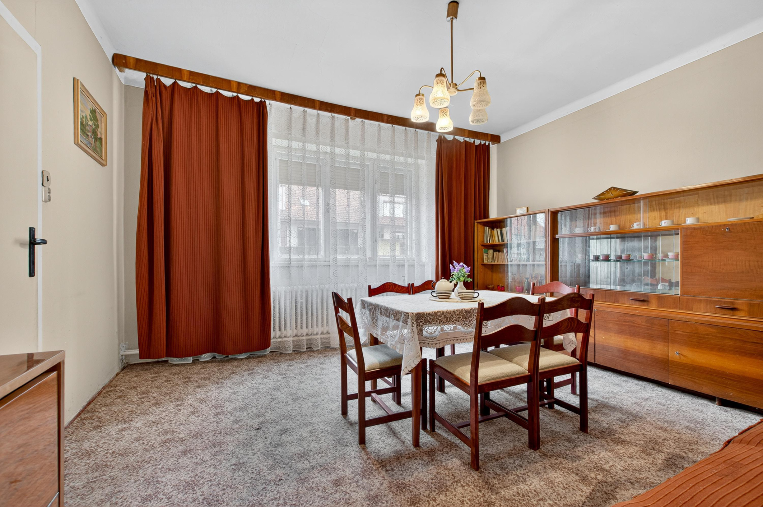 Na predaj: Rodinný dom v centre obce Tomášov s veľkým pozemkom a investičným potenciálom