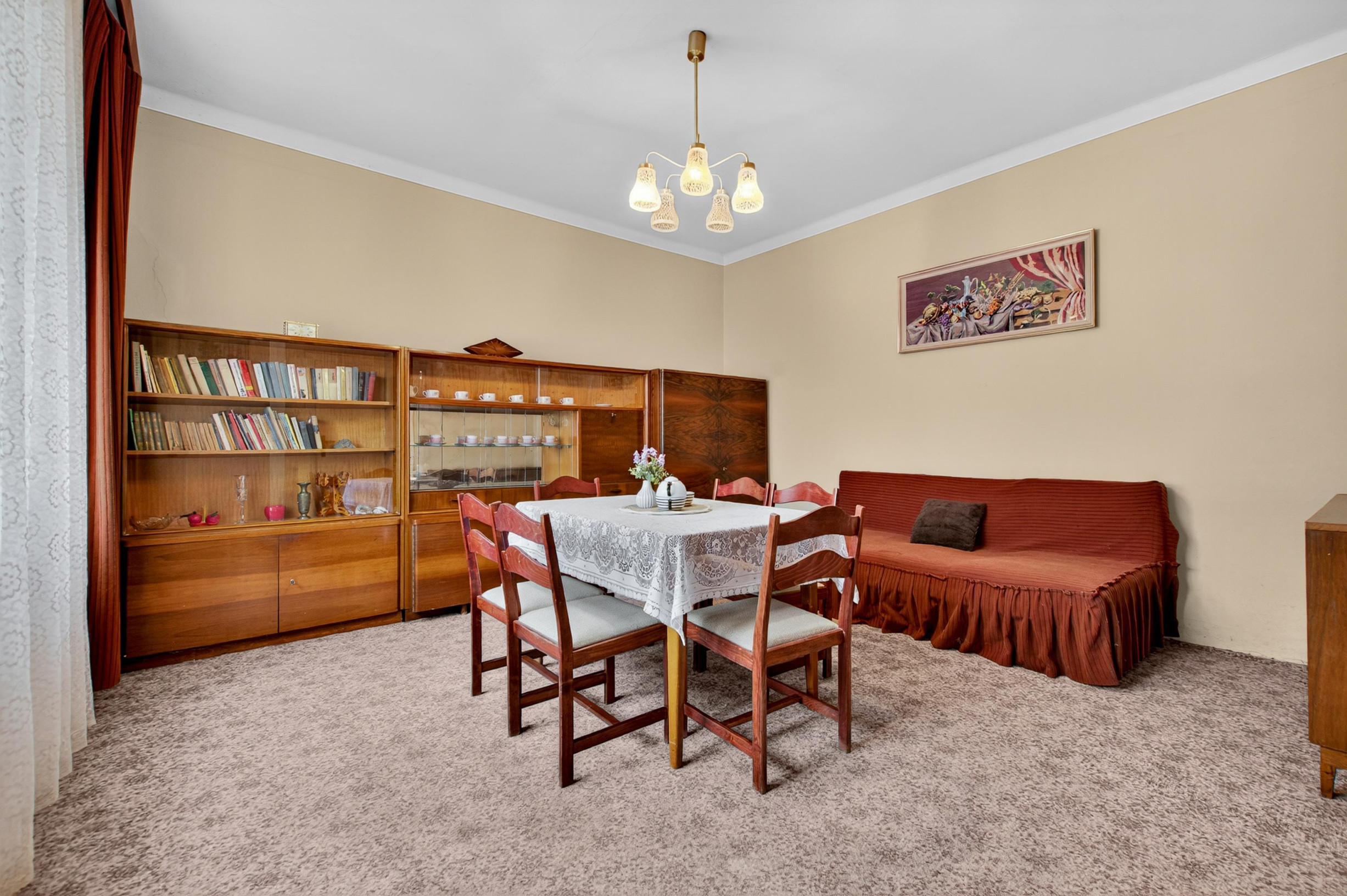 Na predaj: Rodinný dom v centre obce Tomášov s veľkým pozemkom a investičným potenciálom