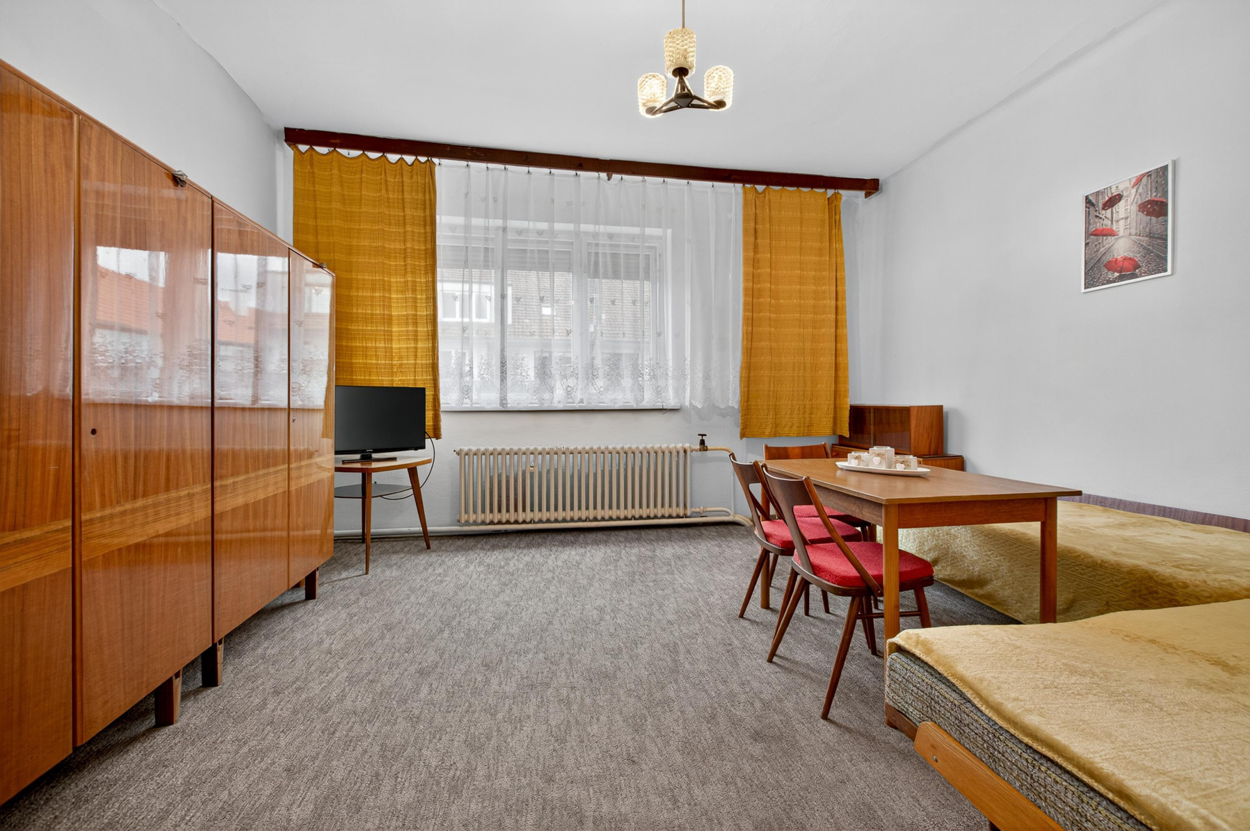 Na predaj: Rodinný dom v centre obce Tomášov s veľkým pozemkom a investičným potenciálom