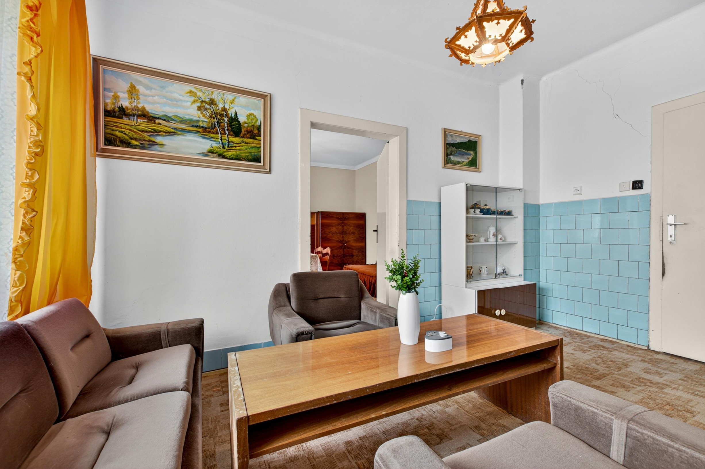 Na predaj: Rodinný dom v centre obce Tomášov s veľkým pozemkom a investičným potenciálom