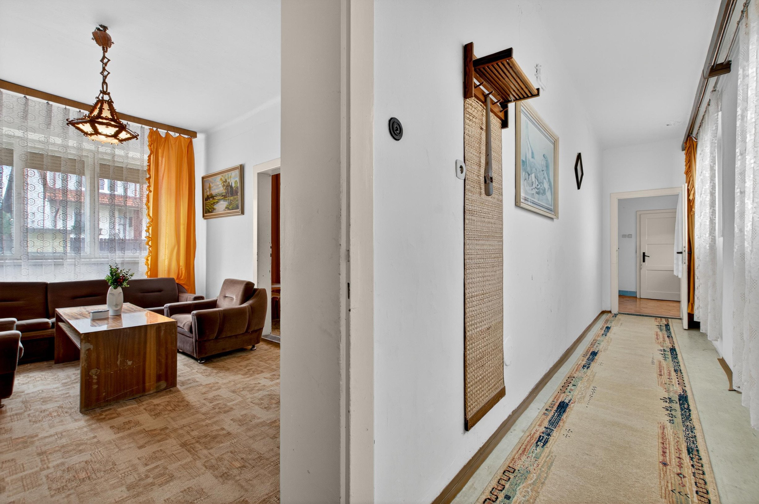 Na predaj: Rodinný dom v centre obce Tomášov s veľkým pozemkom a investičným potenciálom