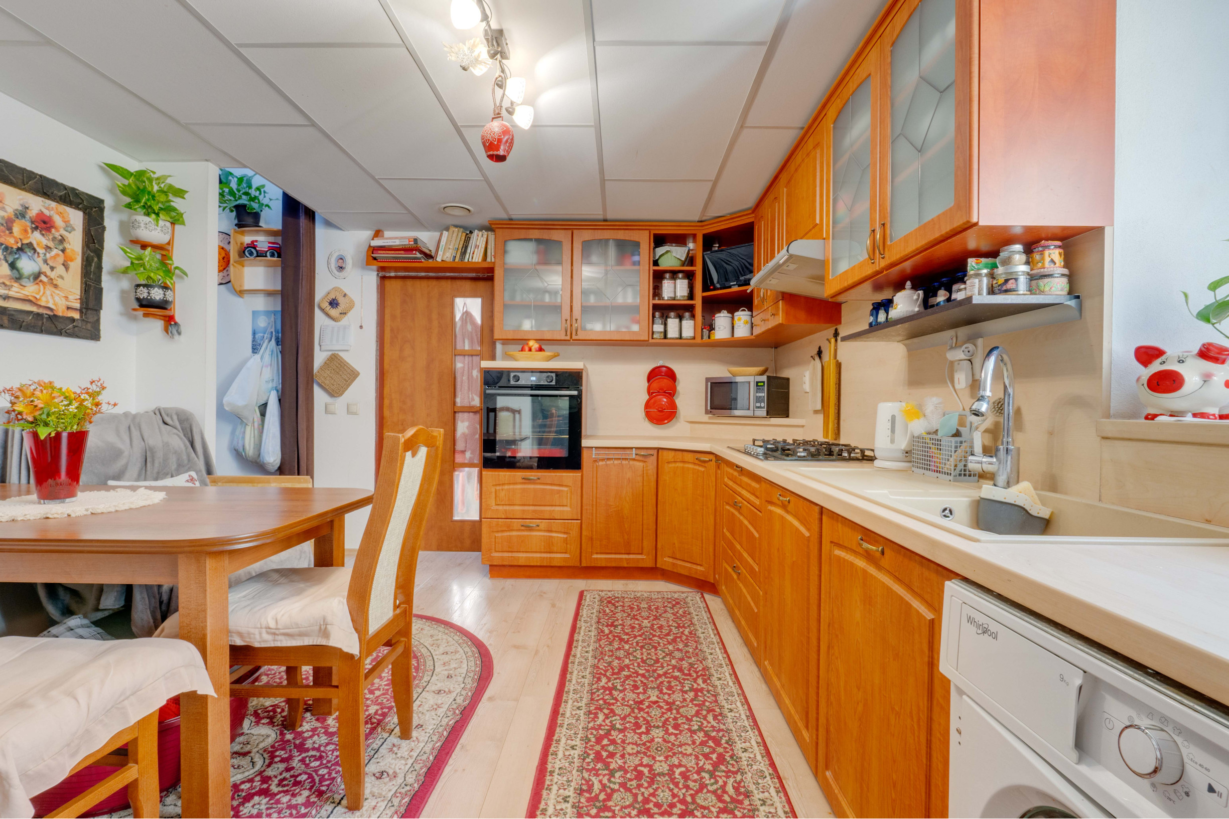 Priestranný 3-izbový tehlový rodinný dom vo Vajnoroch