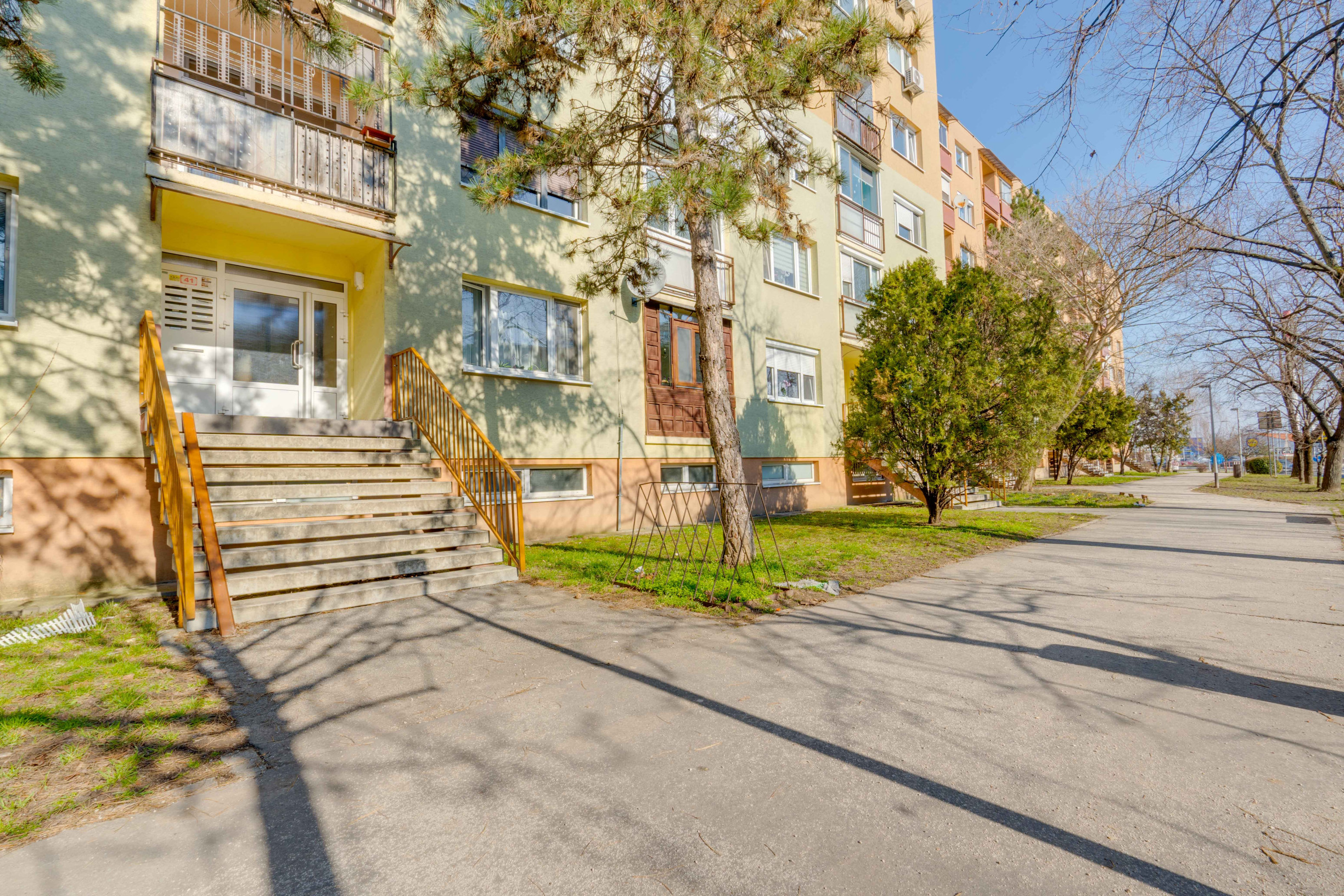 SENEC – NA PREDAJ 3 izbový byt v priamom centre mesta