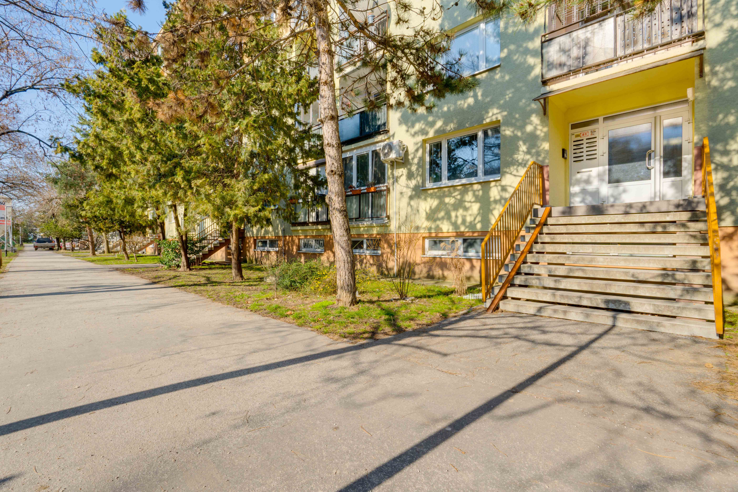 SENEC – NA PREDAJ 3 izbový byt v priamom centre mesta