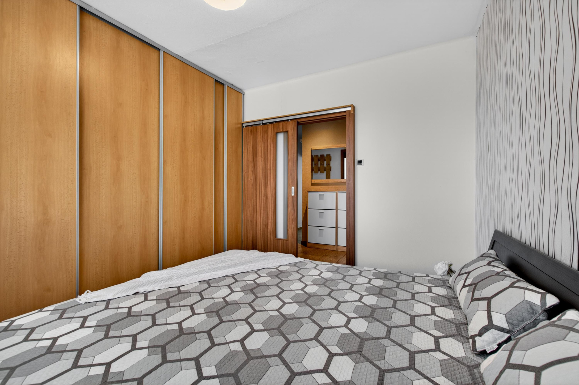 Bernolákovo, okr. SC - NA PREDAJ - plnohodnotný 2-izbový byt kúsok od priameho centra