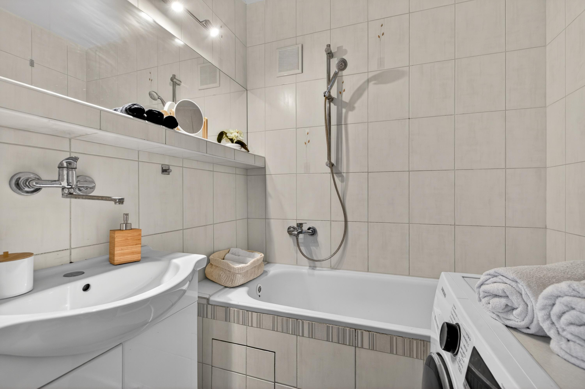 Bernolákovo, okr. SC - NA PREDAJ - plnohodnotný 2-izbový byt kúsok od priameho centra