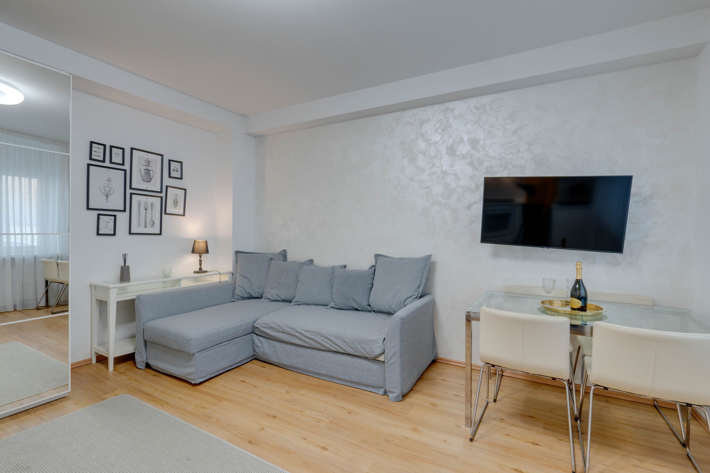 Na predaj štýlovo zariadený 1 izbový byt v Bratislave-Staré Mesto