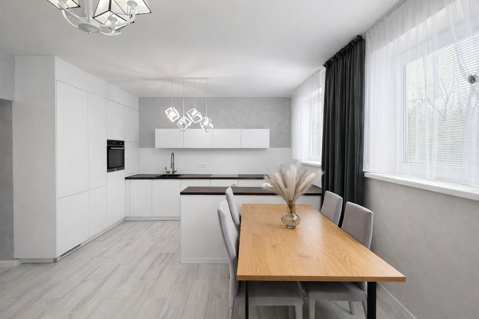 Hamuliakovo, okr. SC- NA PREDAJ 3 izbový byt s terasou, záhradou a dvomi parkovacími státiami.