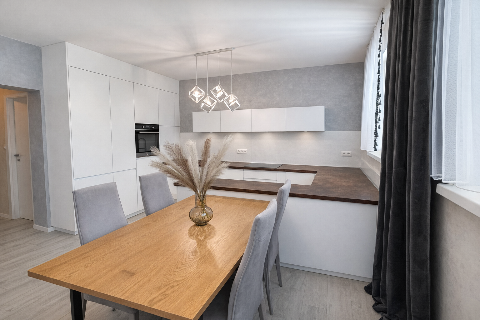 Hamuliakovo, okr. SC- NA PREDAJ 3 izbový byt s terasou, záhradou a dvomi parkovacími státiami.