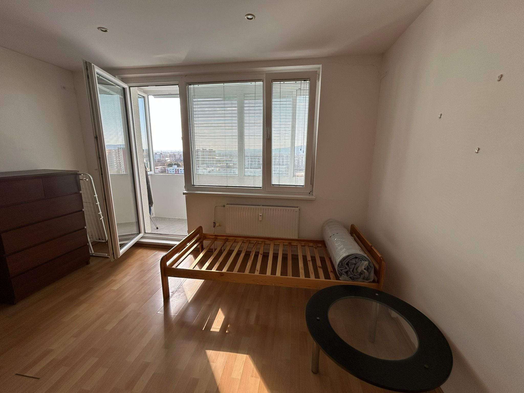 Svetlá garsónka s balkónom, 11/12 posch. – prenájom