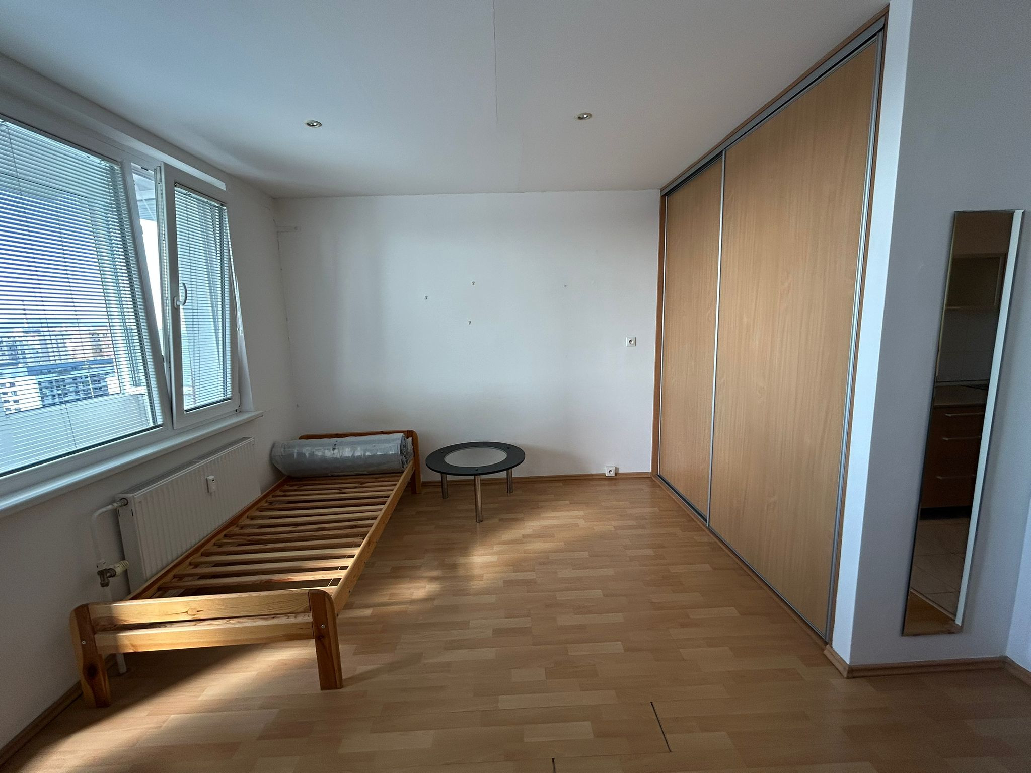 Svetlá garsónka s balkónom, 11/12 posch. – prenájom