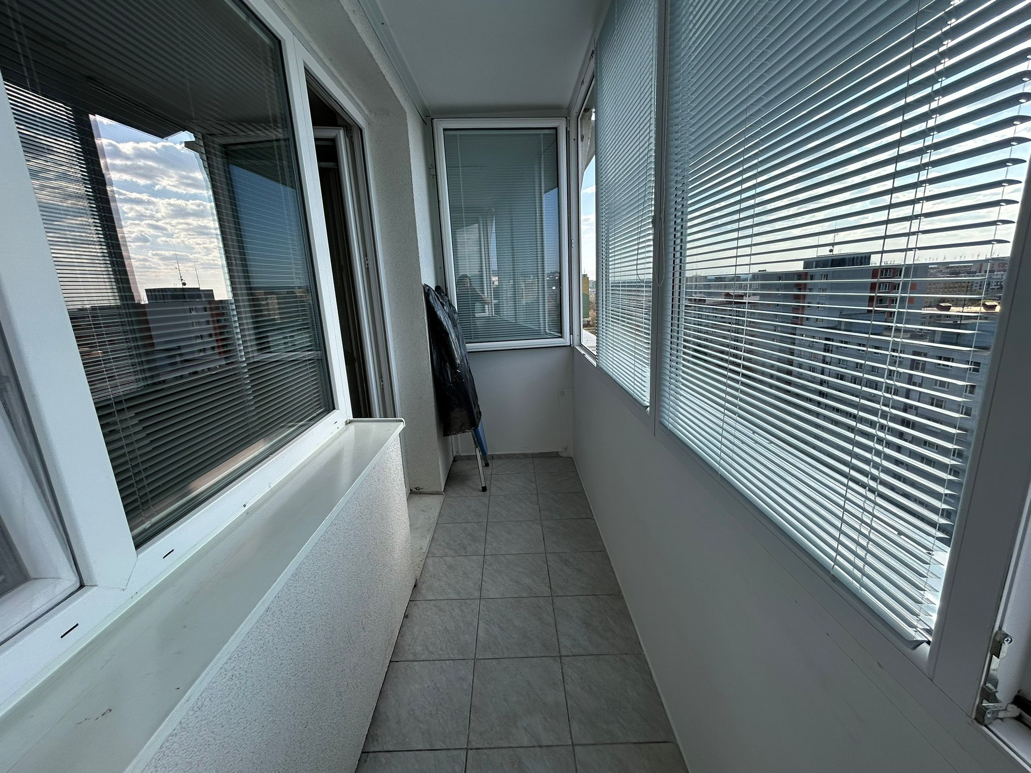 Svetlá garsónka s balkónom, 11/12 posch. – prenájom