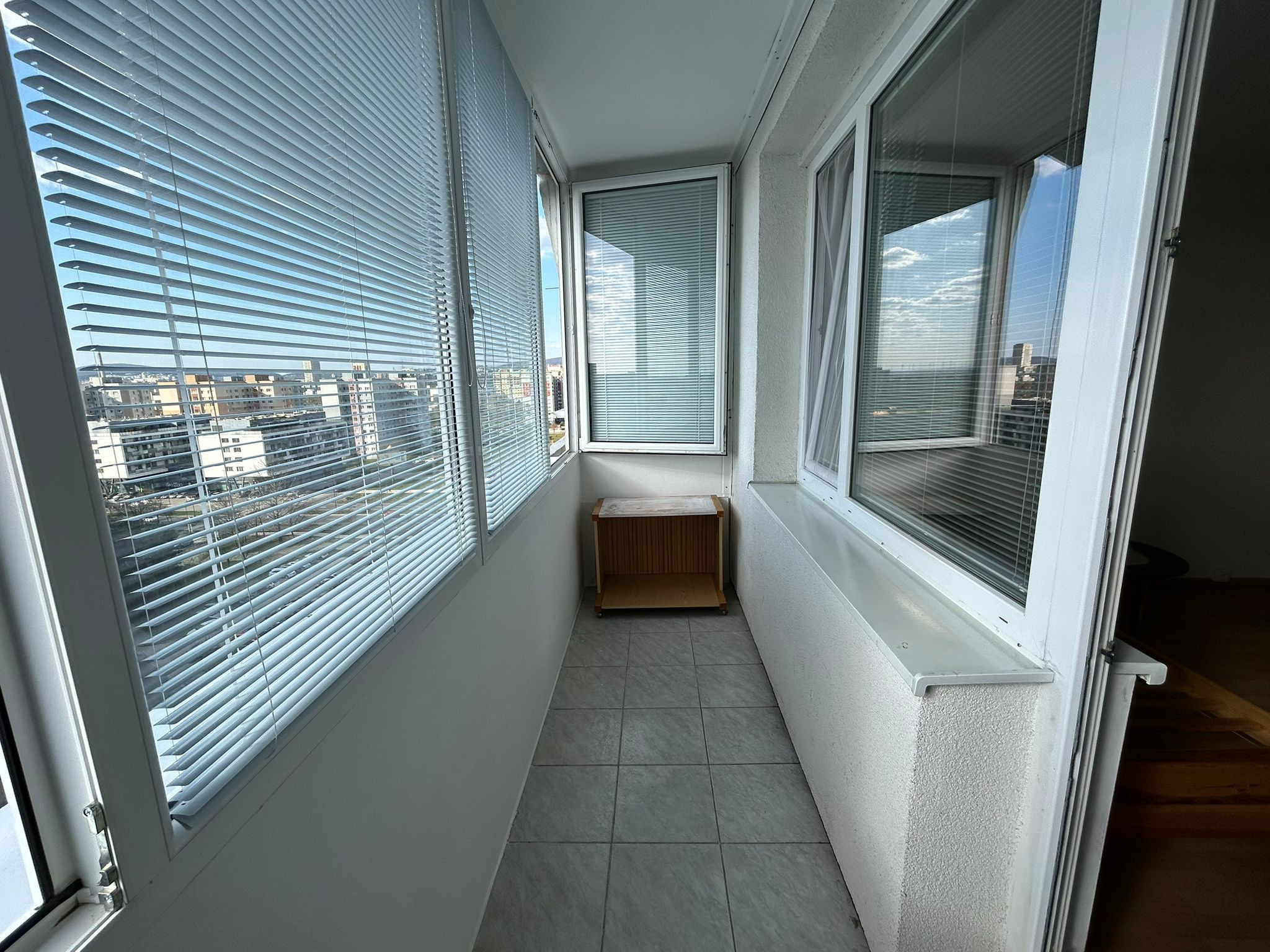 Svetlá garsónka s balkónom, 11/12 posch. – prenájom