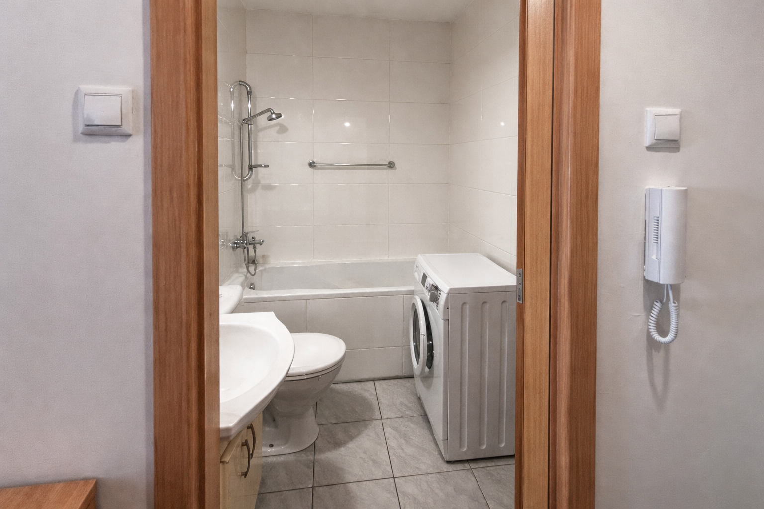 Svetlá garsónka s balkónom, 11/12 posch. – prenájom