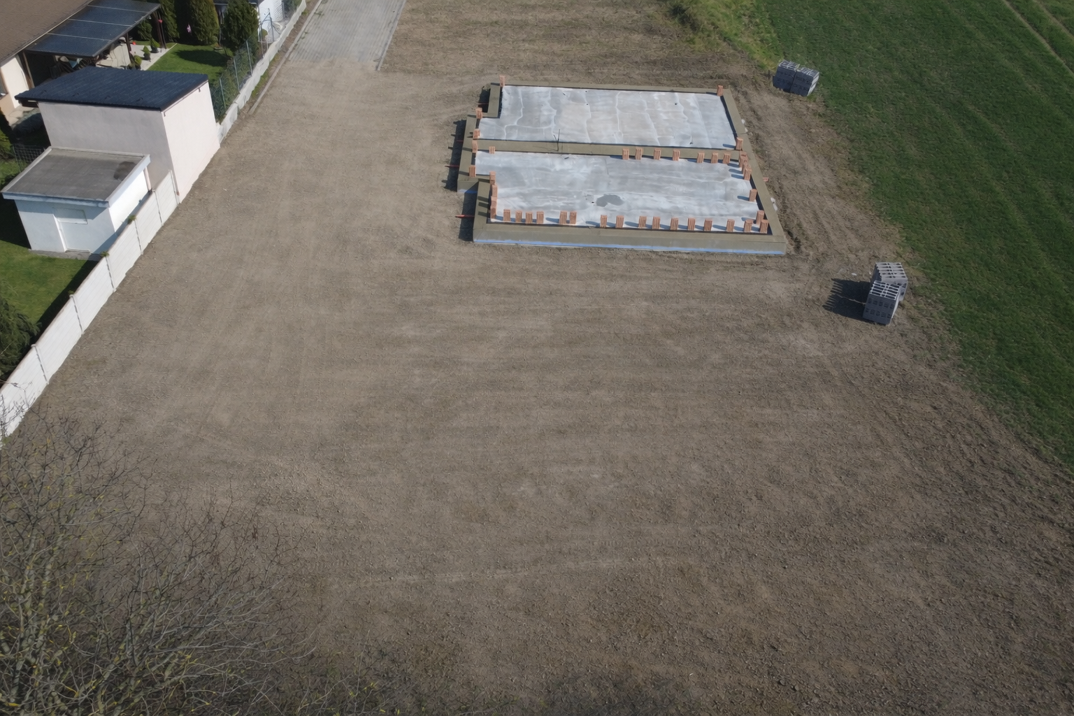 Na predaj exkluzívny stavebný pozemok na konci slepej ulice v obci Voderady