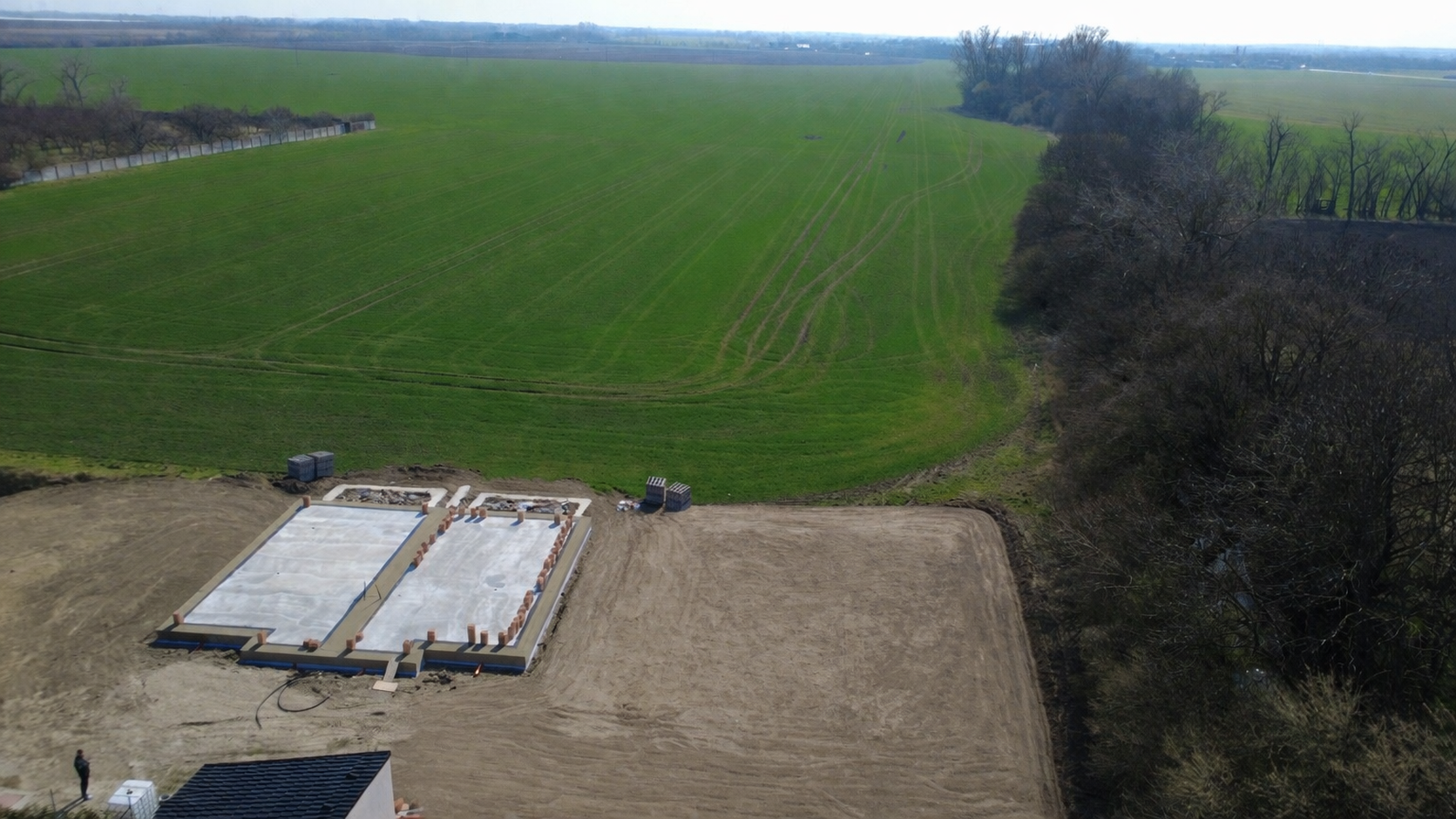 Na predaj exkluzívny stavebný pozemok na konci slepej ulice v obci Voderady