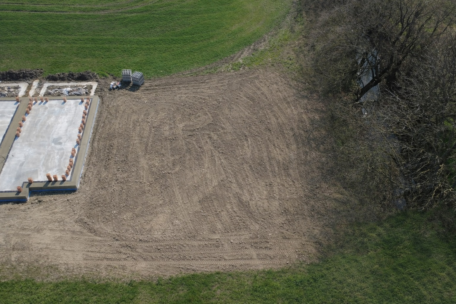 Na predaj exkluzívny stavebný pozemok na konci slepej ulice v obci Voderady