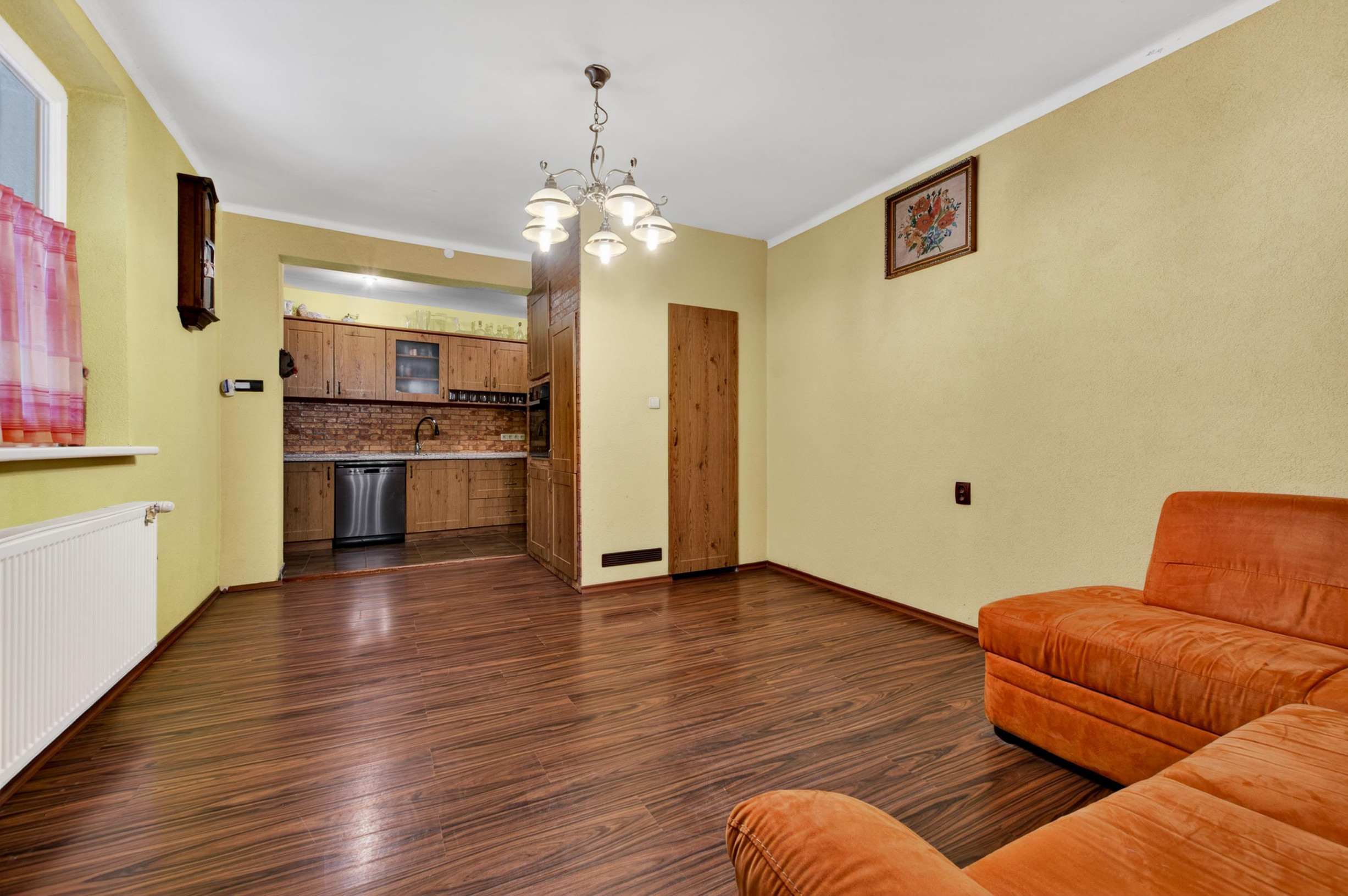 NA PREDAJ priestranný 6-iz Rodinný Dom v Stupave