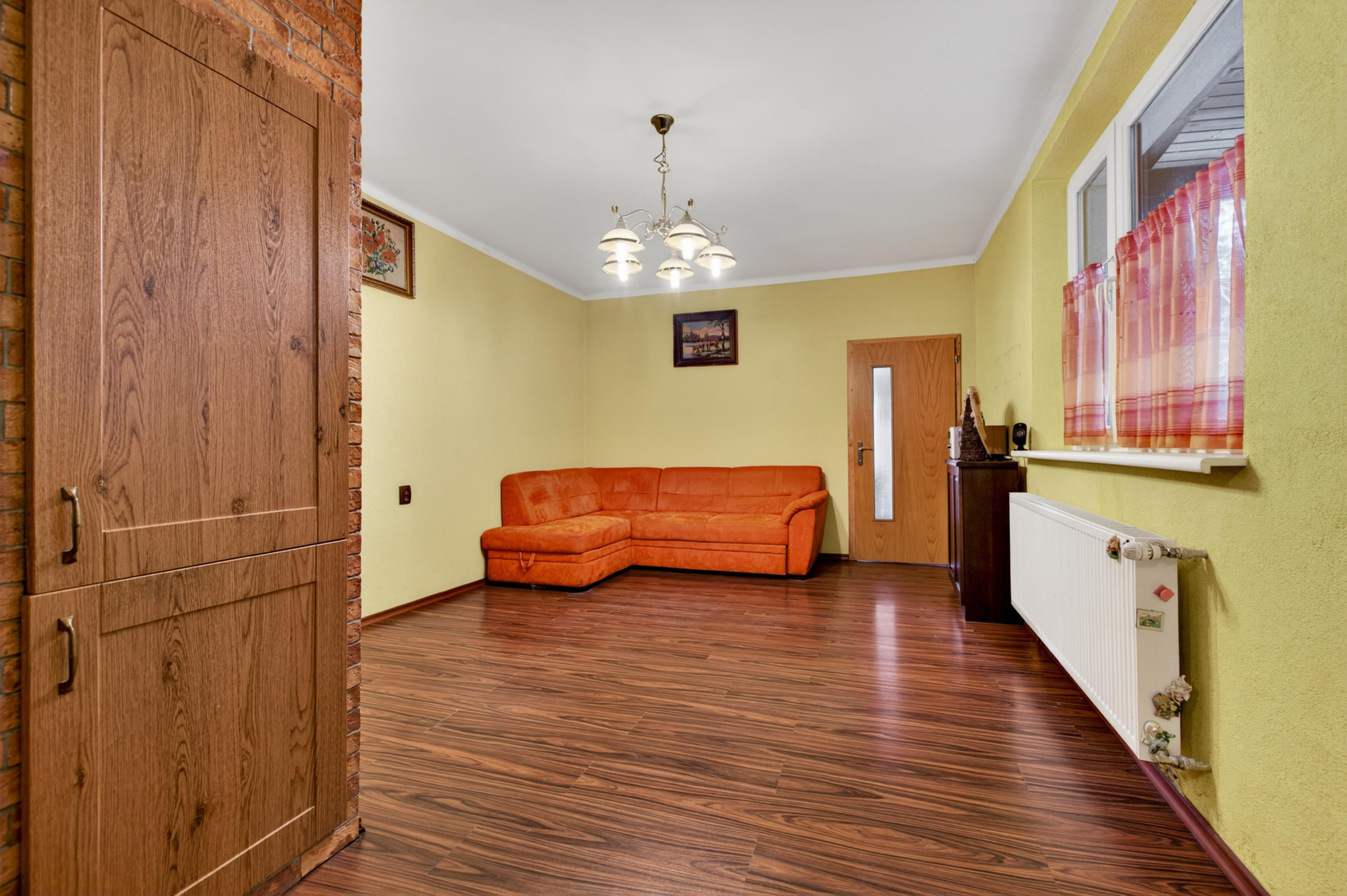 NA PREDAJ priestranný 6-iz Rodinný Dom v Stupave