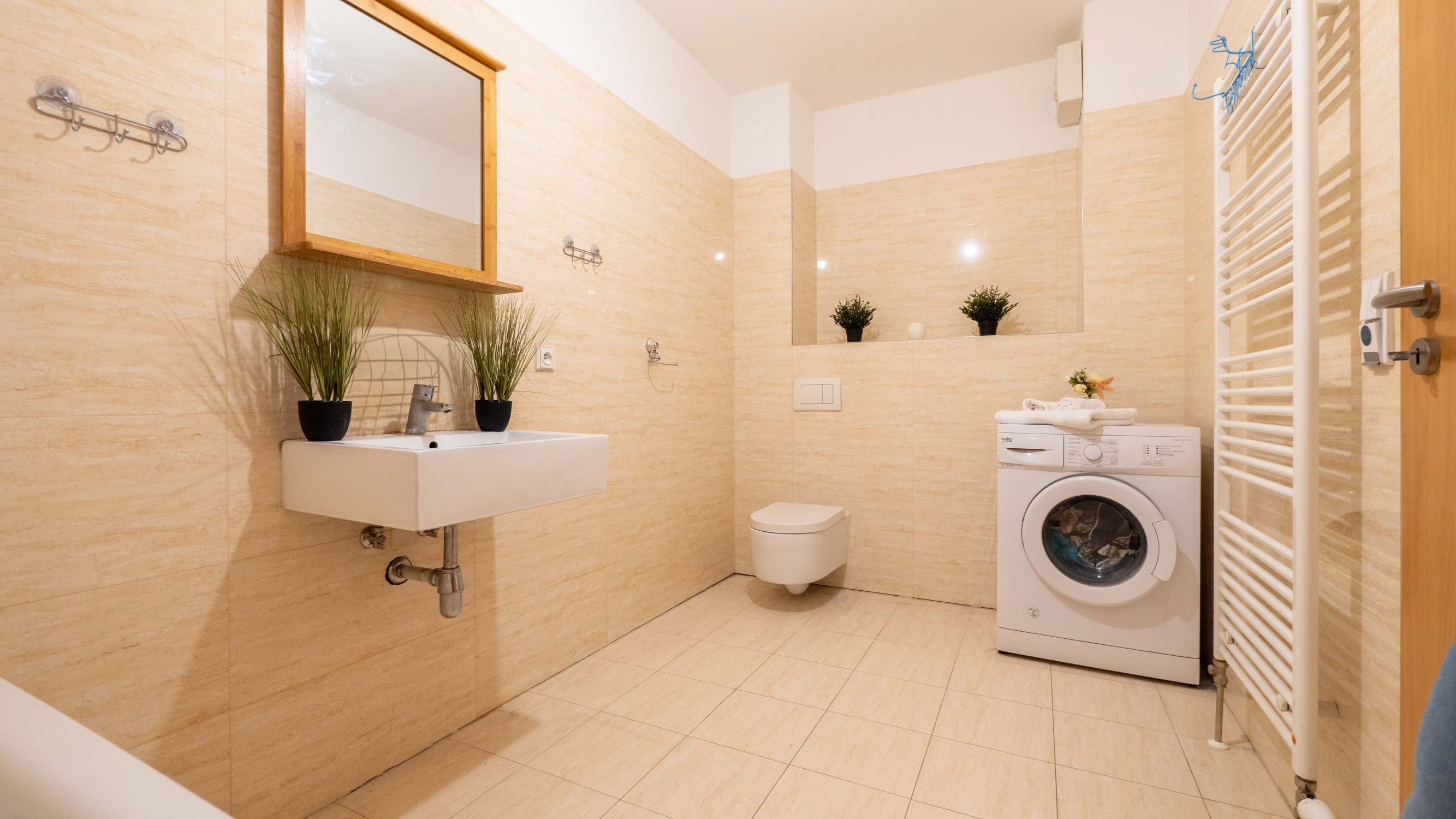 Na predaj velký 2 itbový byt v Bratislave -Petržalke , ul.Budatinska