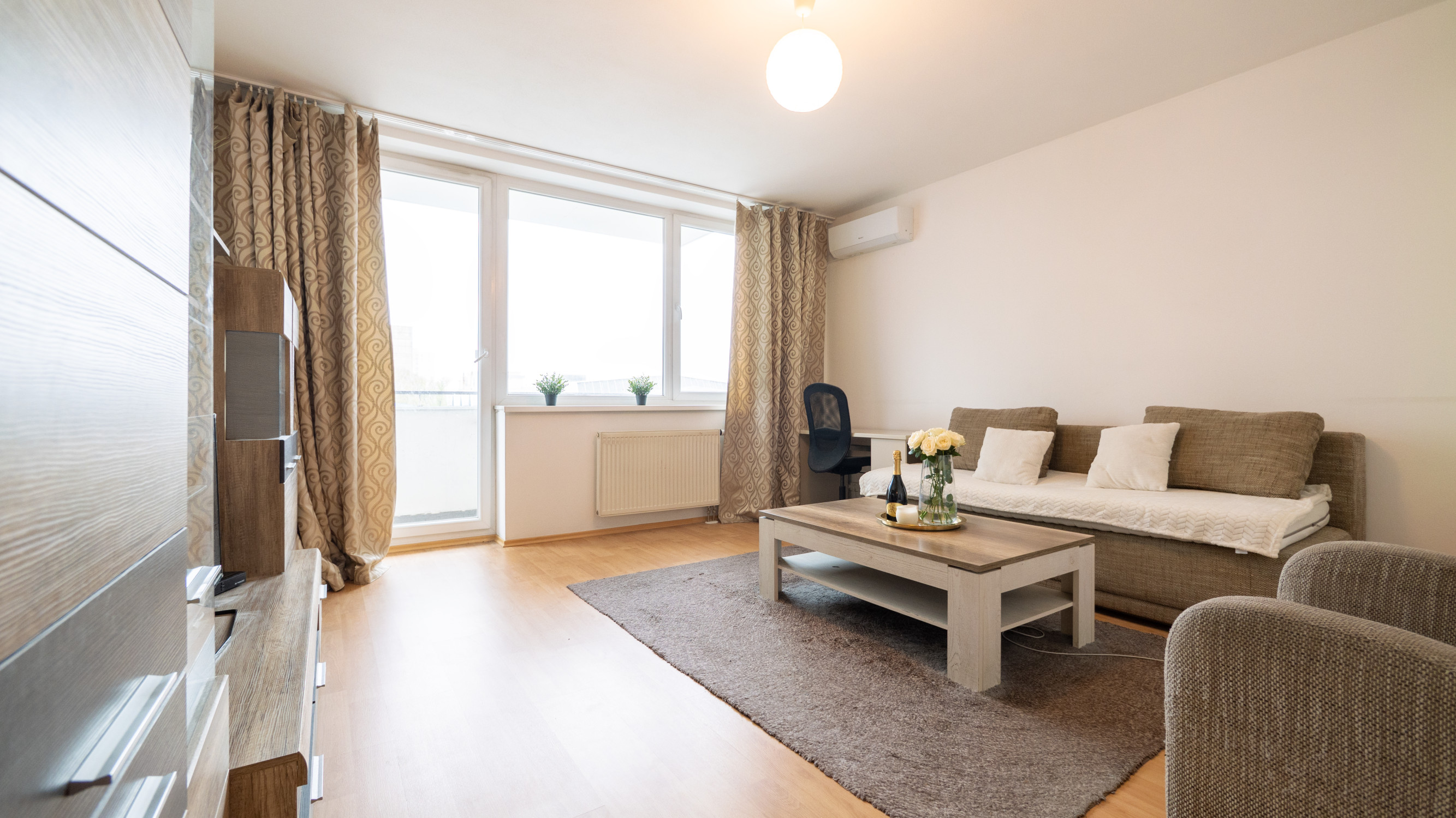 Na predaj velký 2 itbový byt v Bratislave -Petržalke , ul.Budatinska