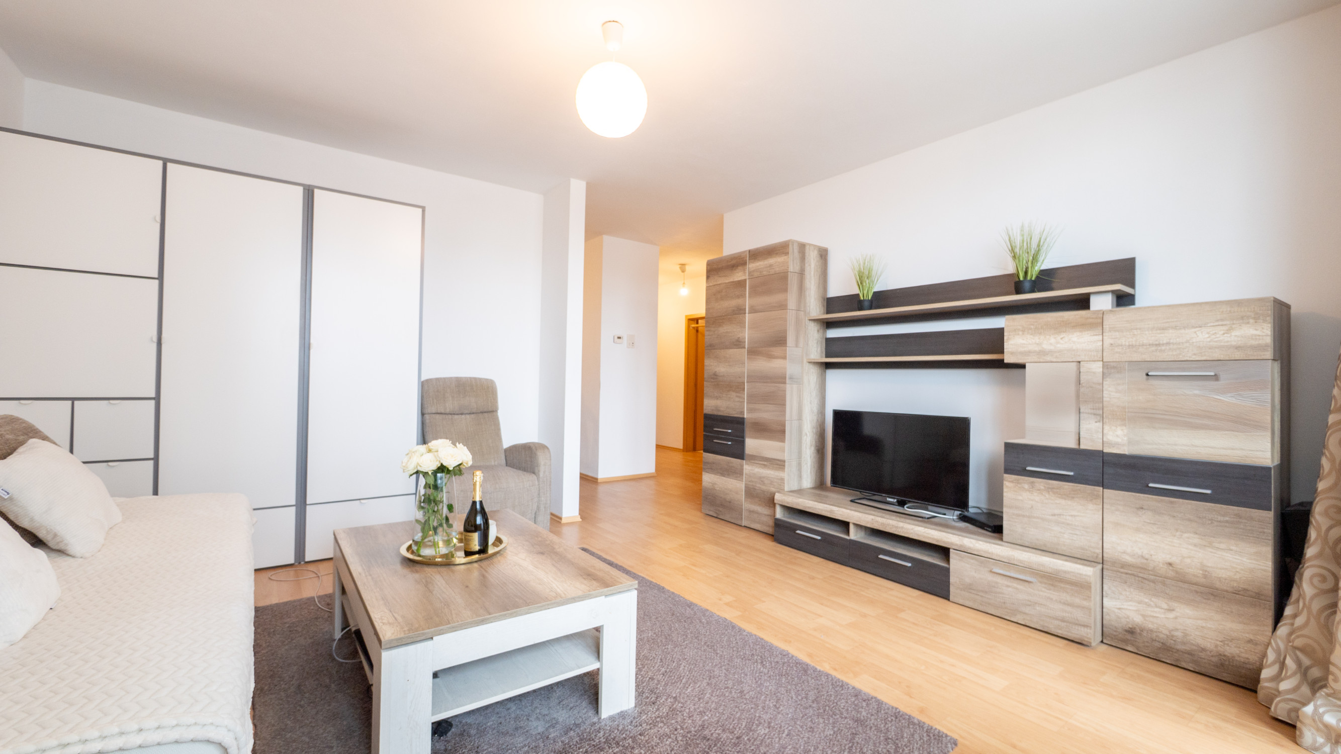 Na predaj velký 2 itbový byt v Bratislave -Petržalke , ul.Budatinska